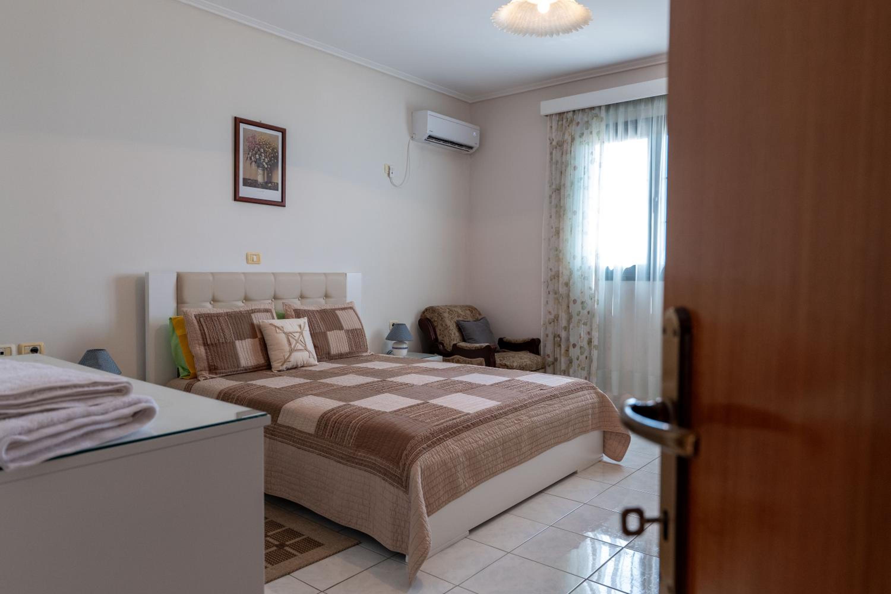 Thimios Rooms 2