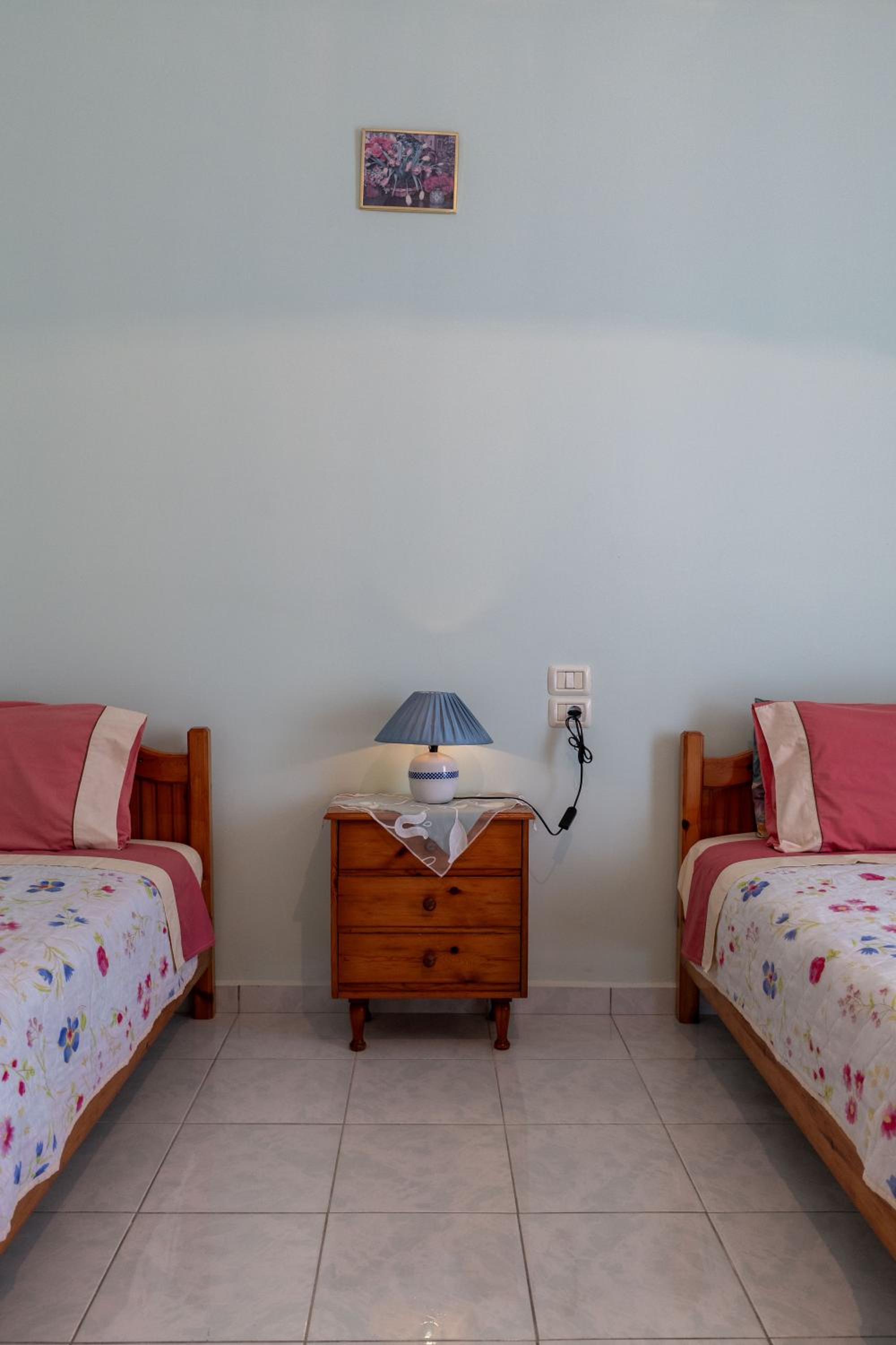 Thimios Rooms 2
