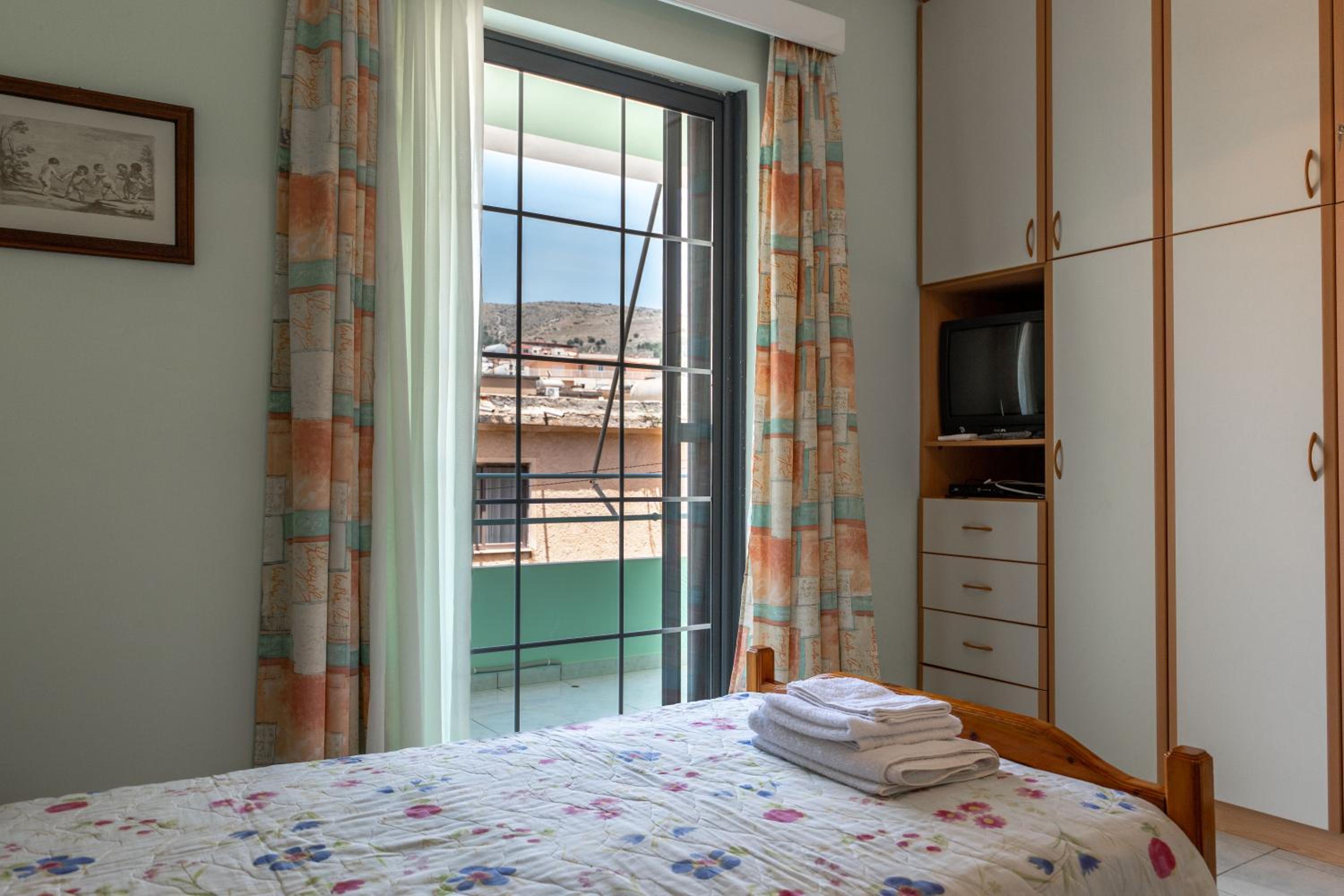 Thimios Rooms 2
