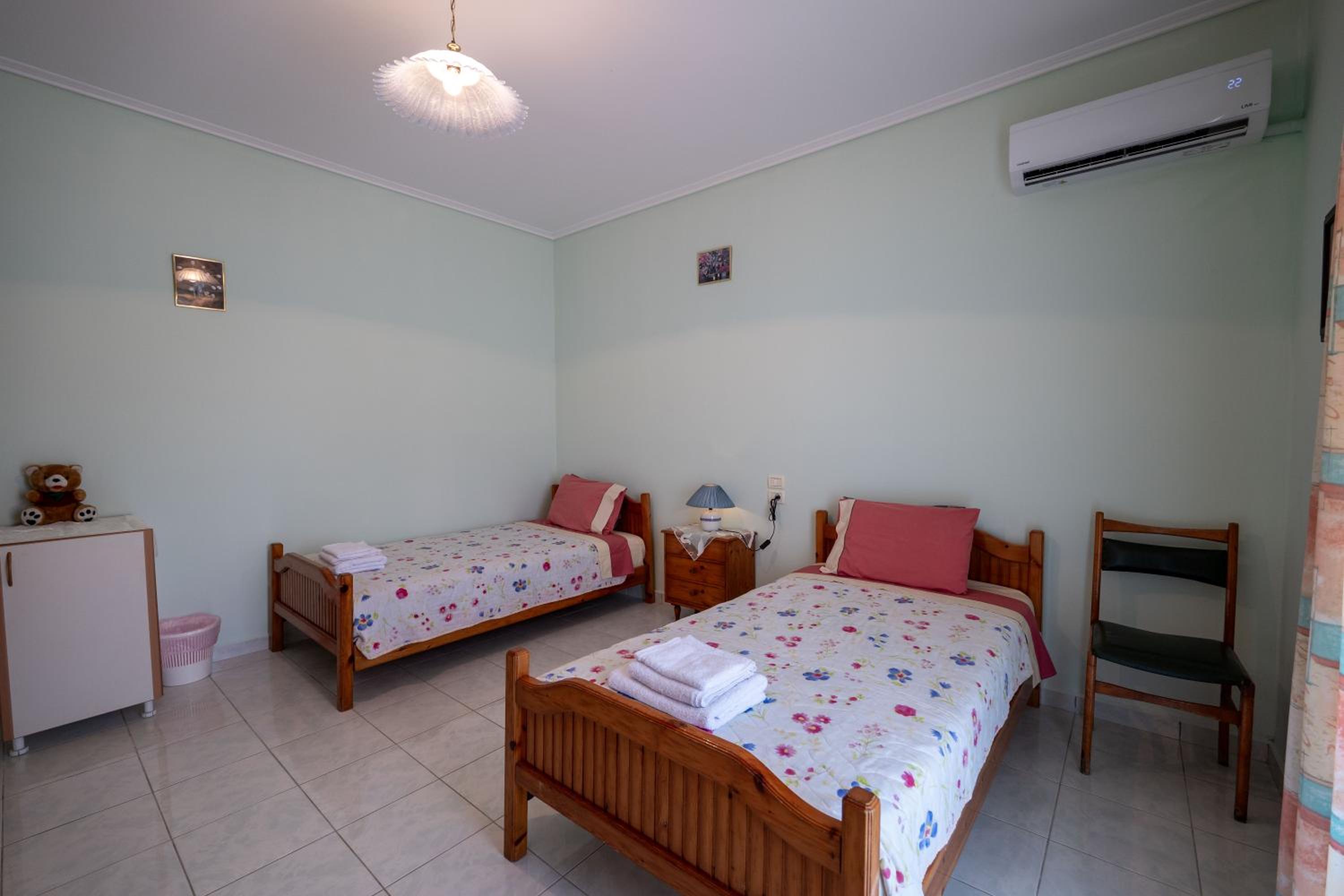 Thimios Rooms 2
