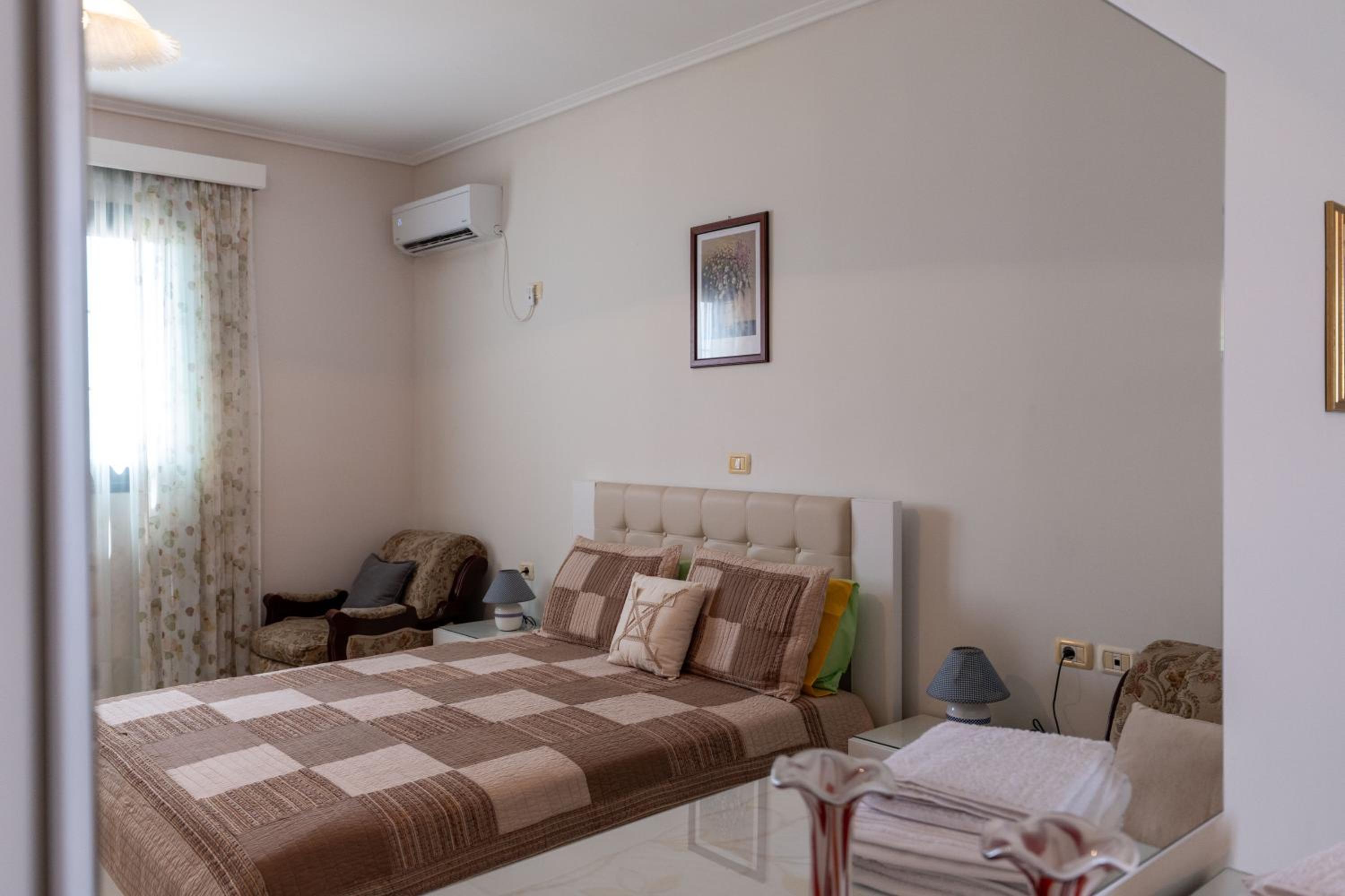 Thimios Rooms 2
