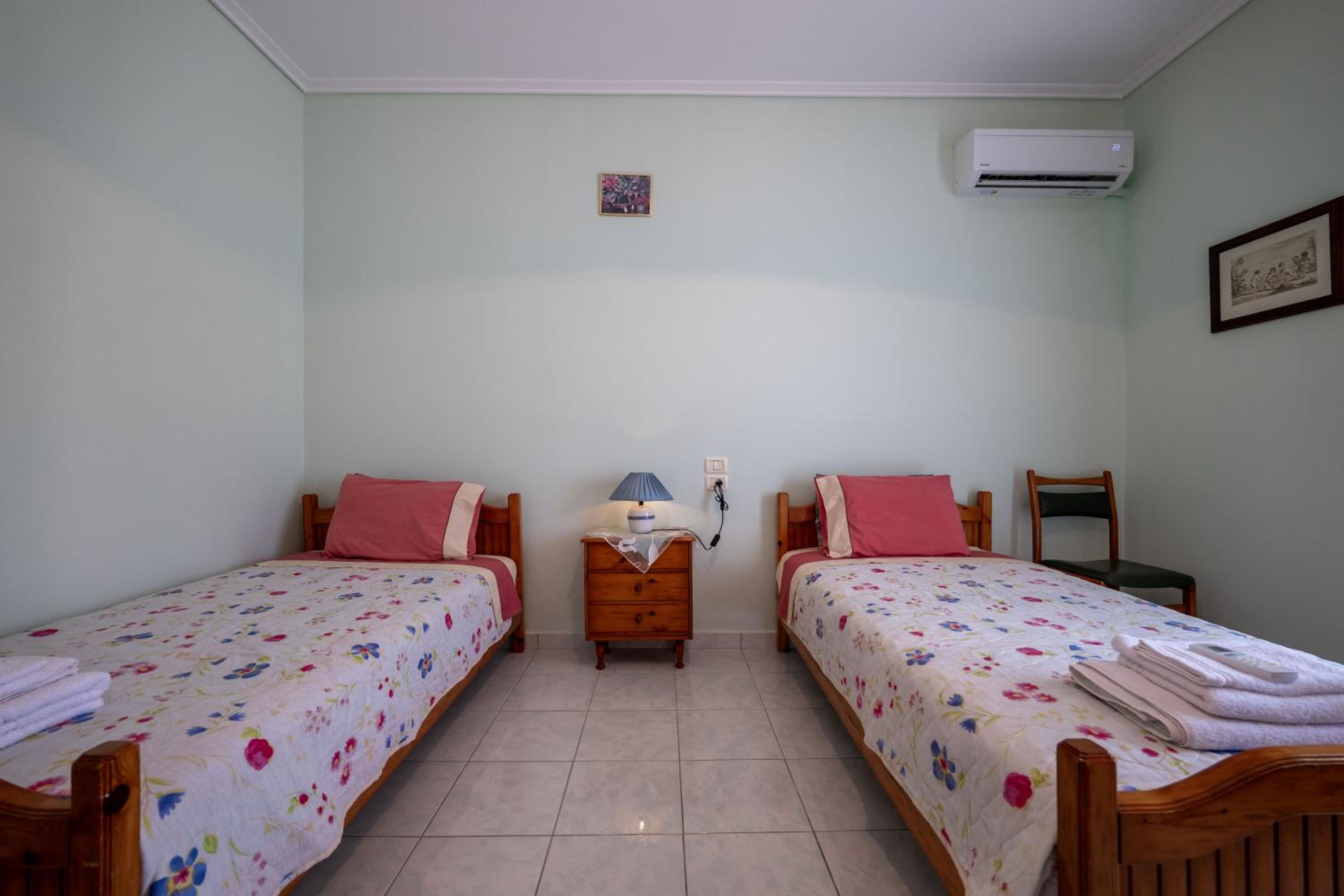 Thimios Rooms 2