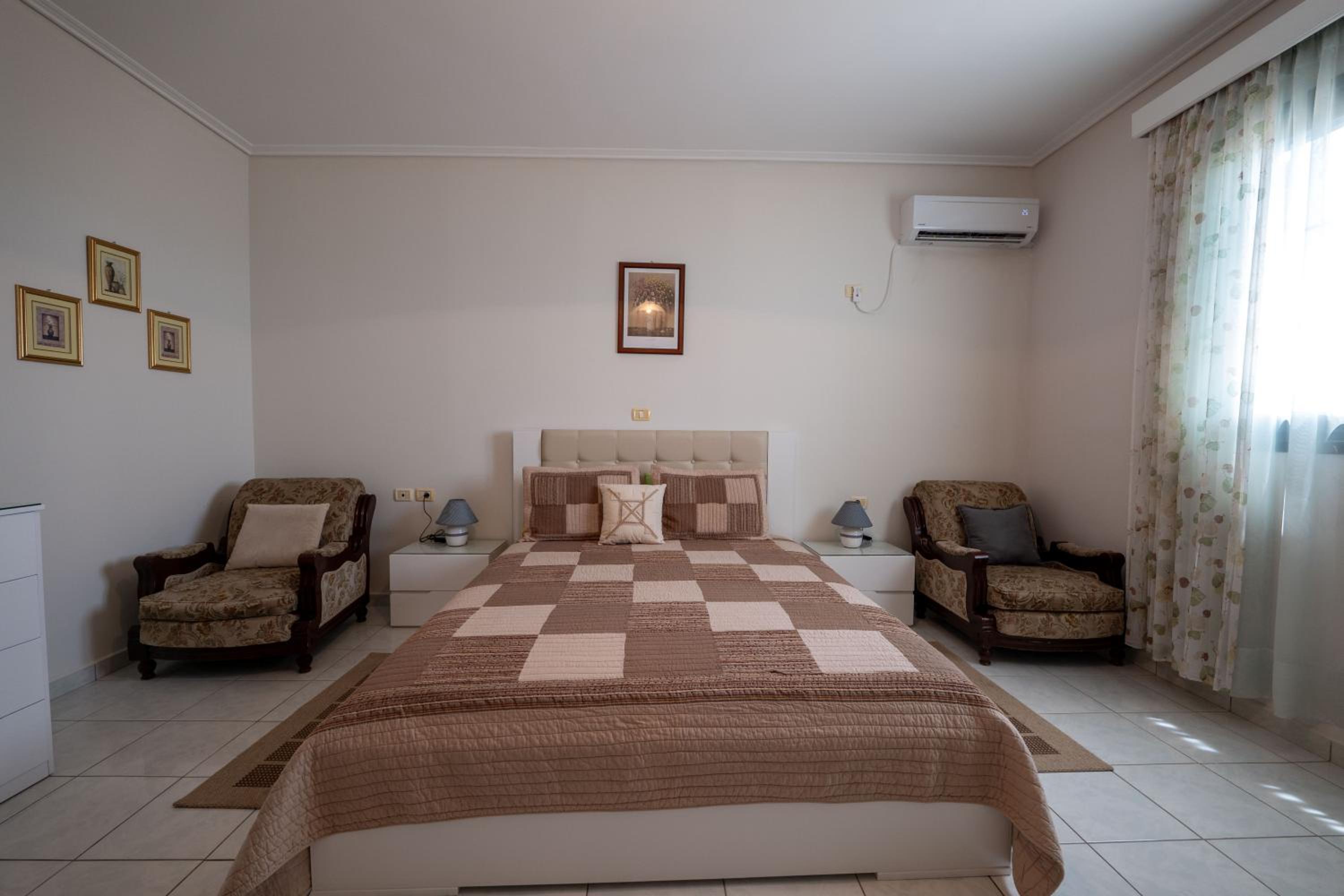 Thimios Rooms 2