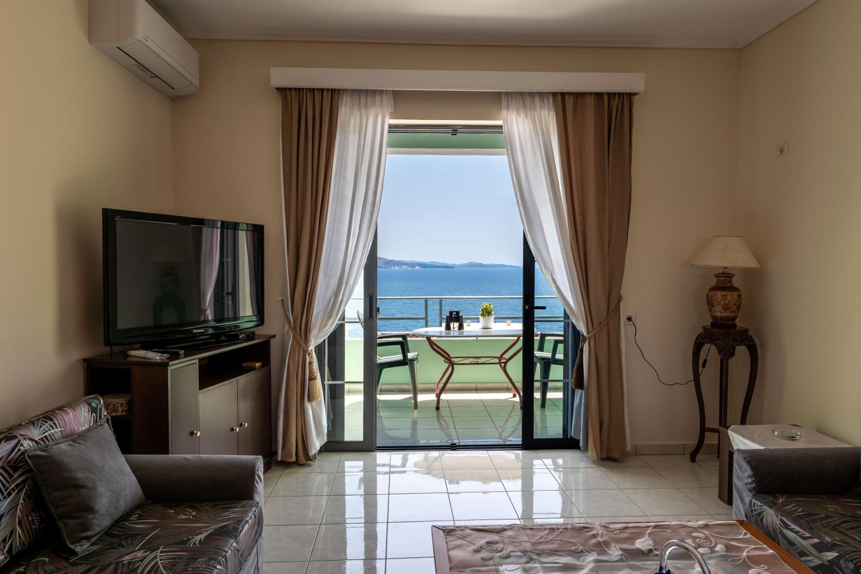 Thimios Rooms 2