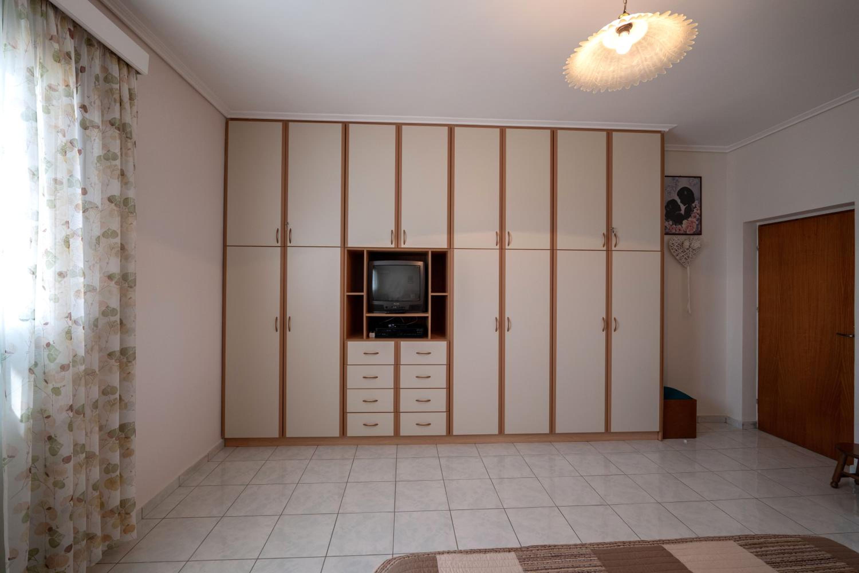 Thimios Rooms 2