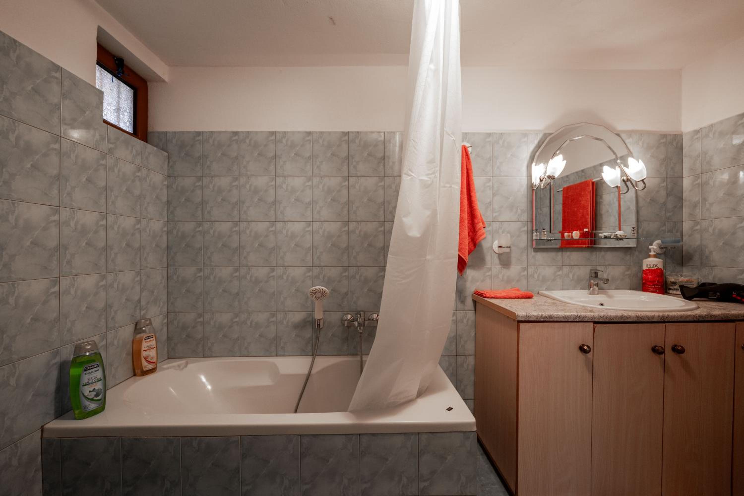 Thimios Rooms 2