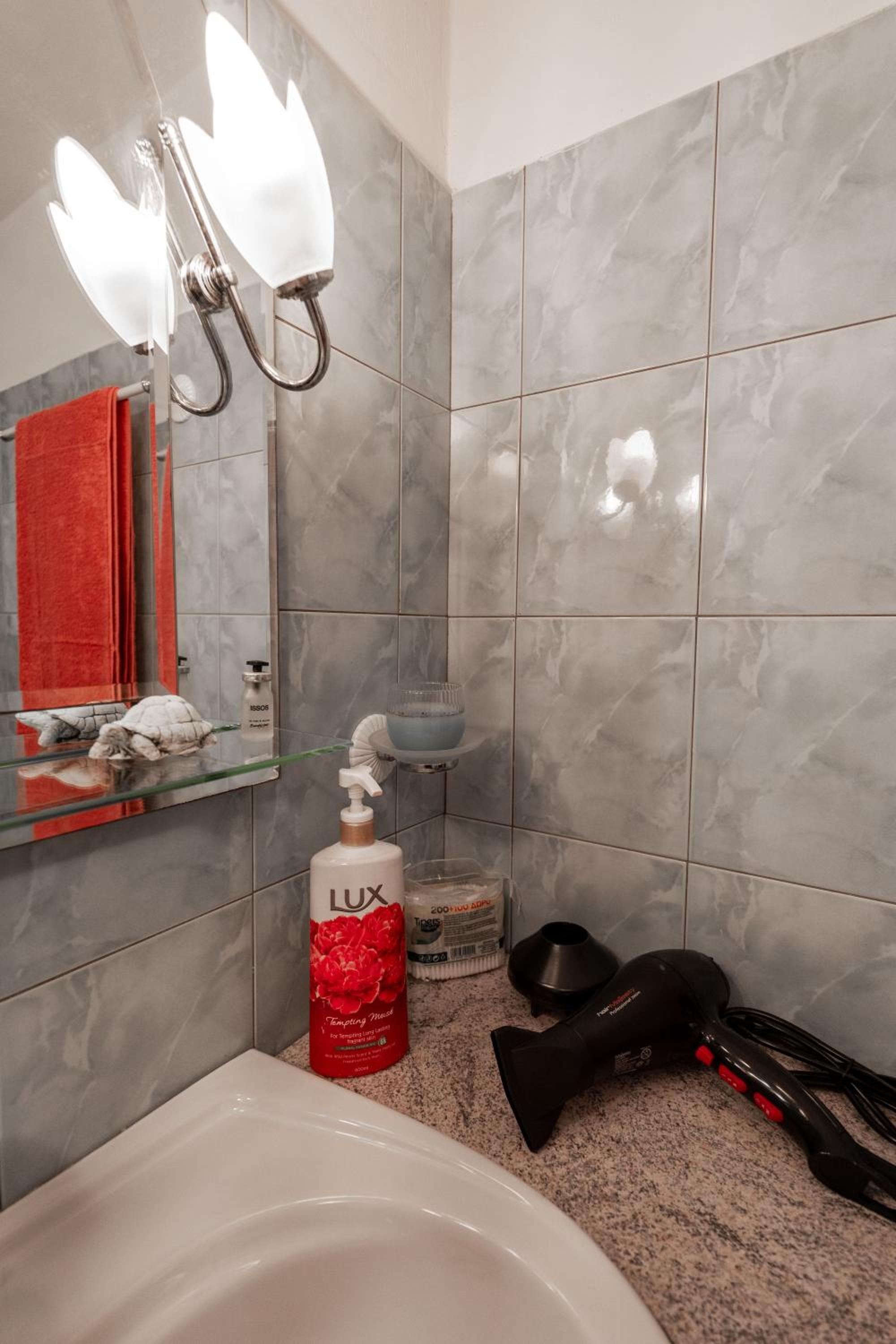 Thimios Rooms 2