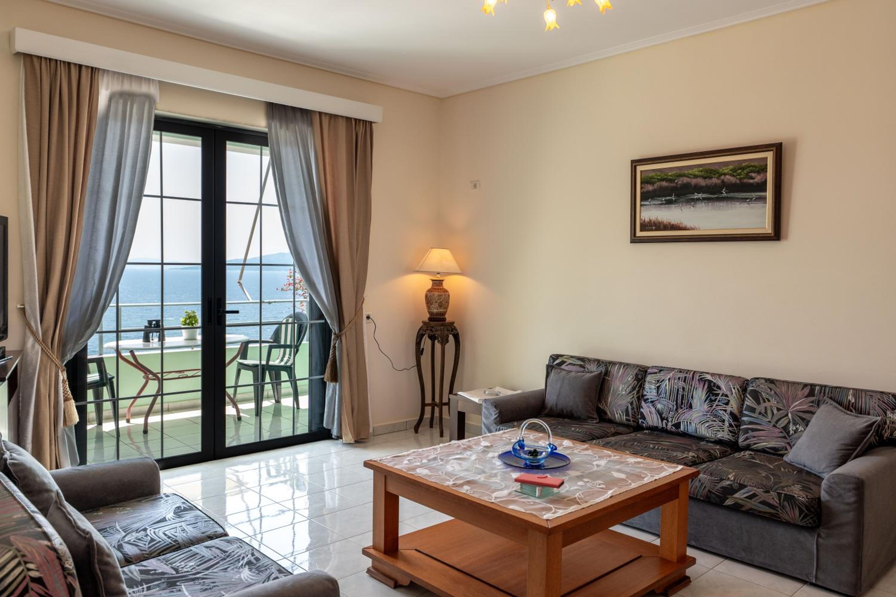 Thimios Rooms 2