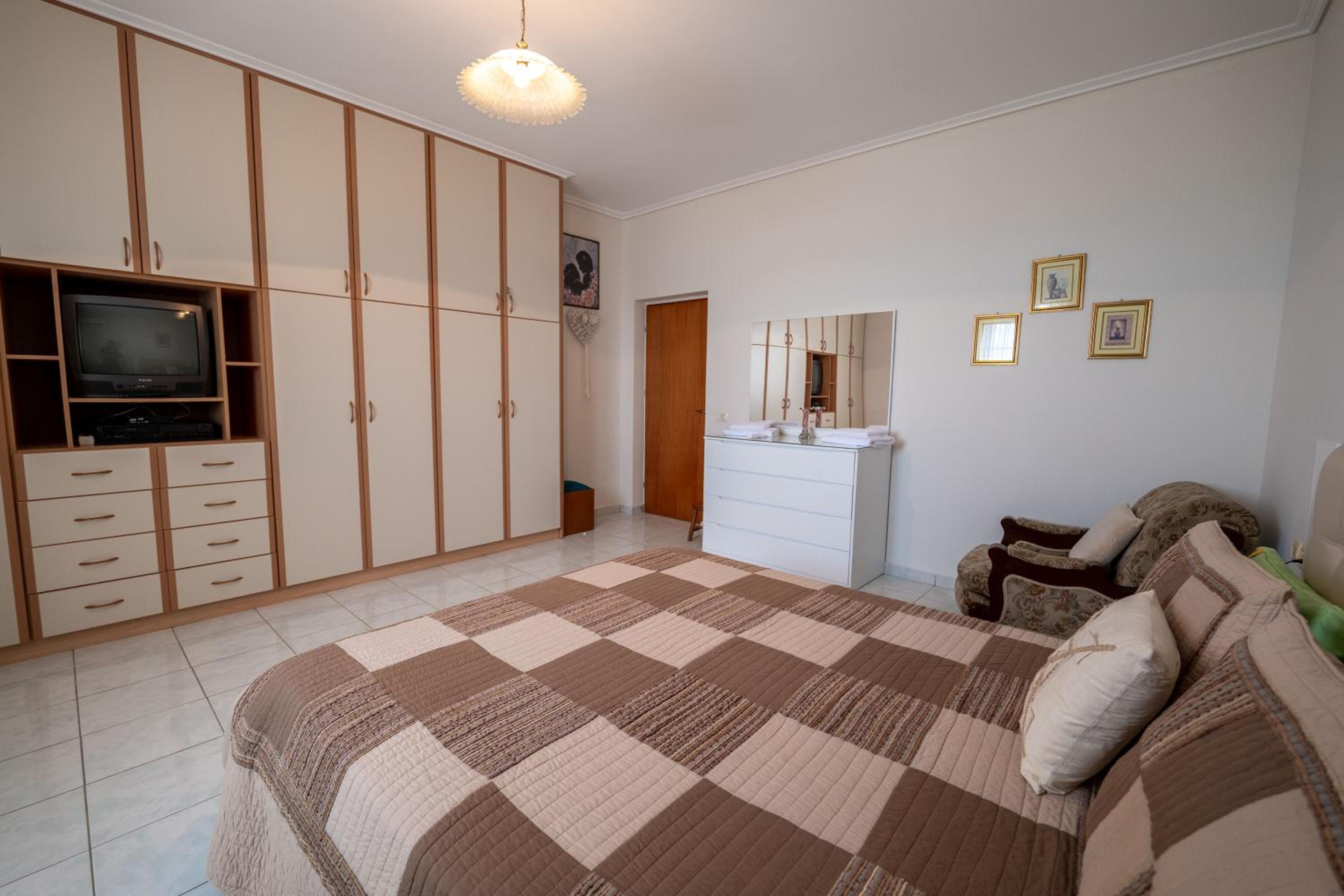 Thimios Rooms 2
