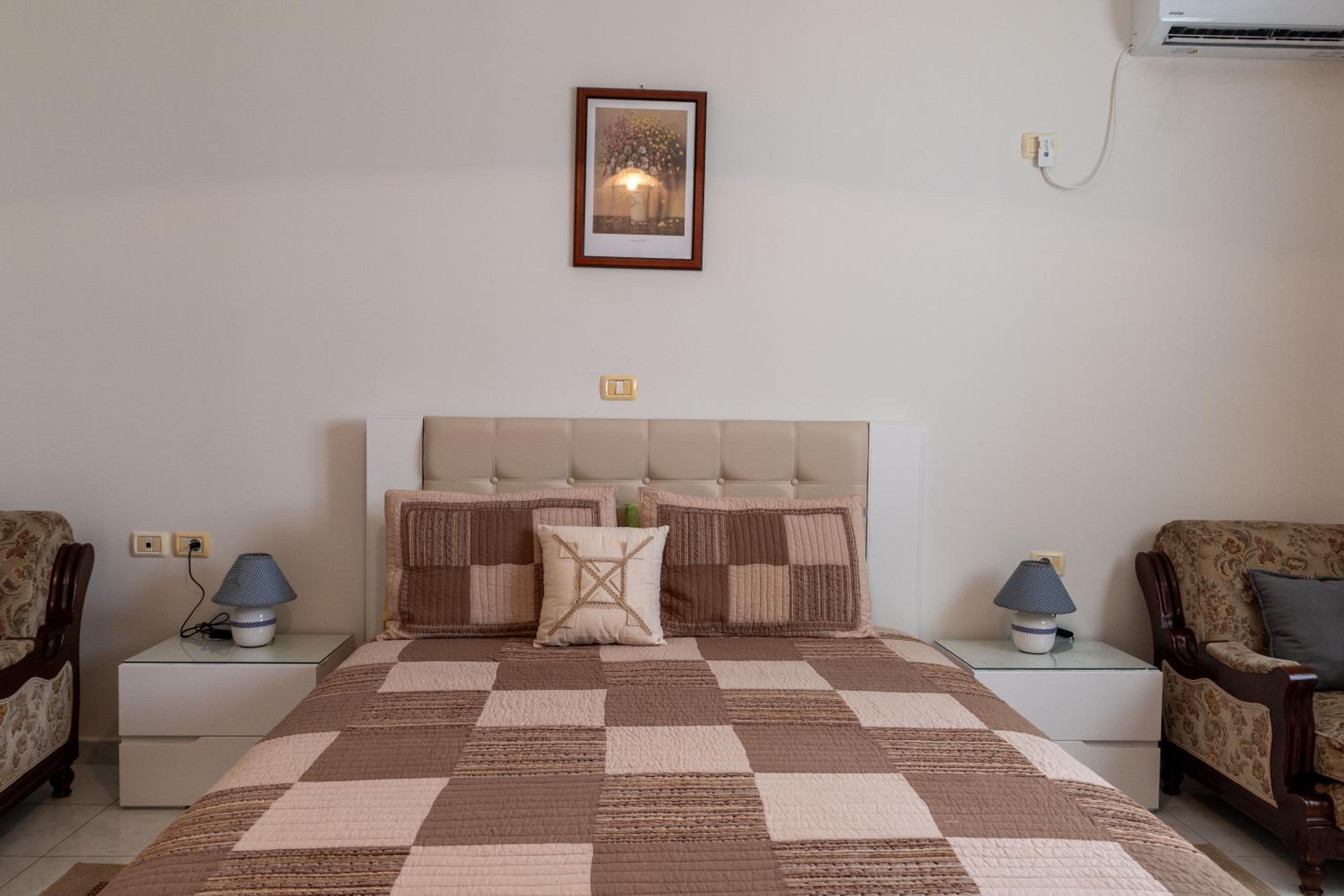Thimios Rooms 2
