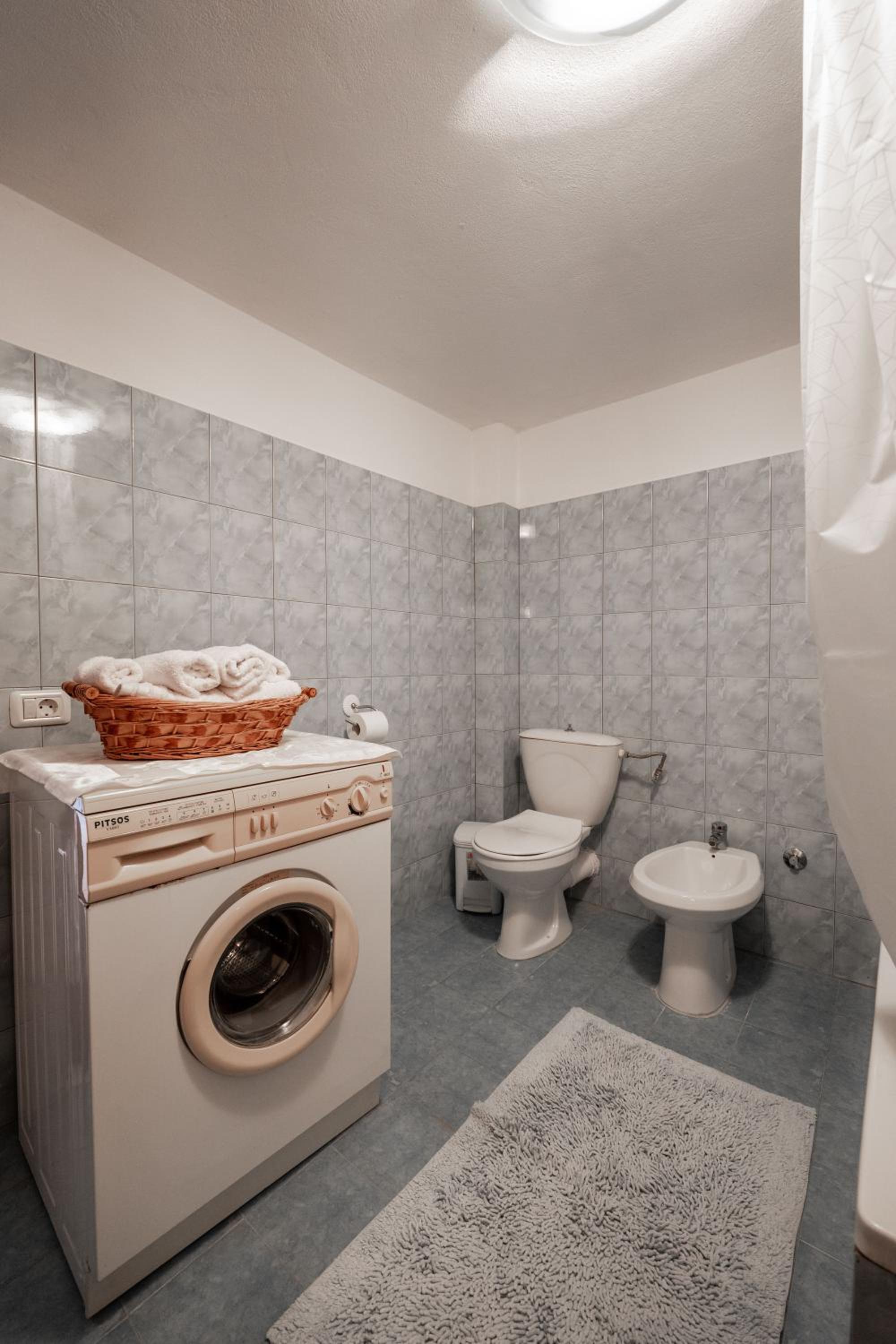 Thimios Rooms 2