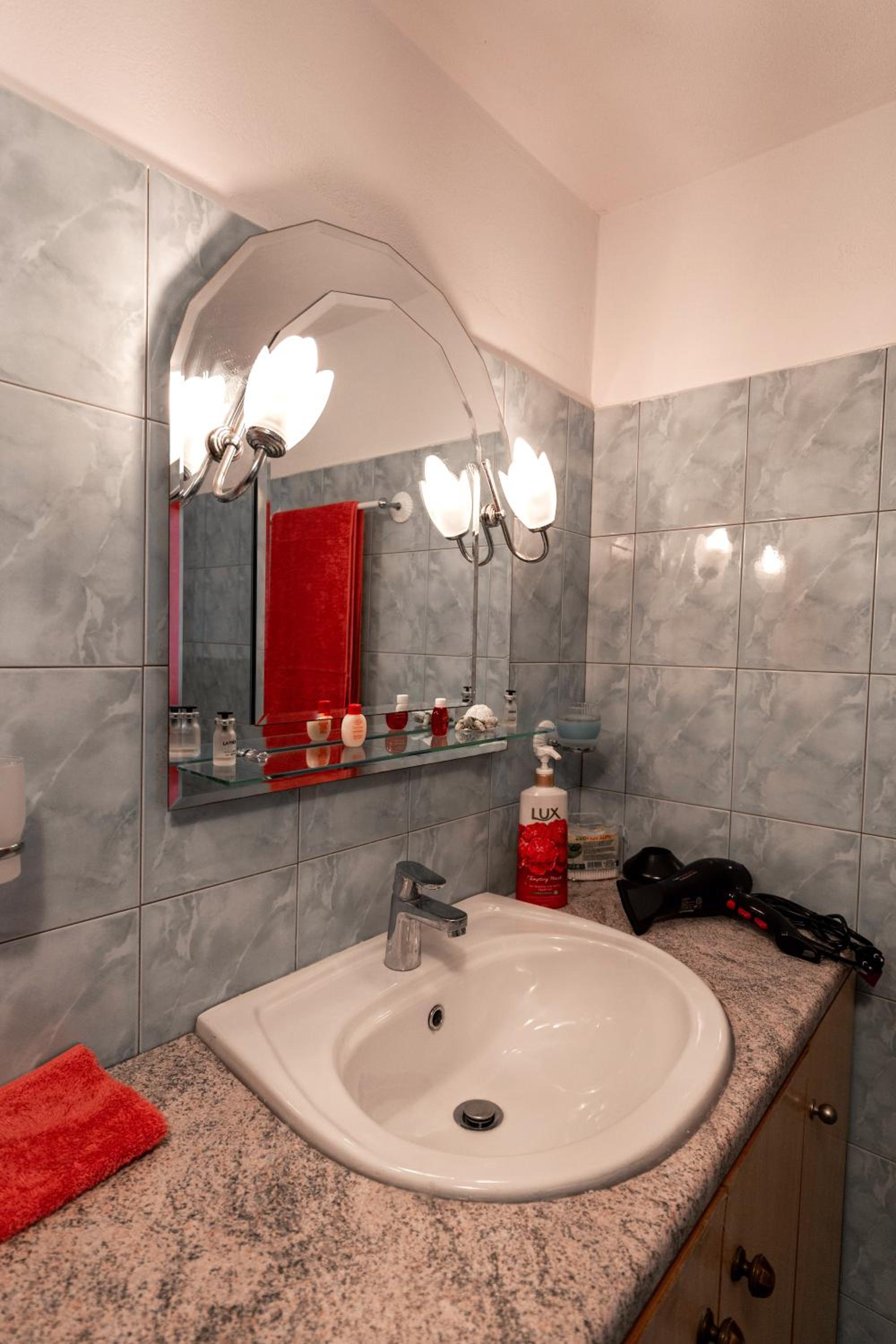Thimios Rooms 2