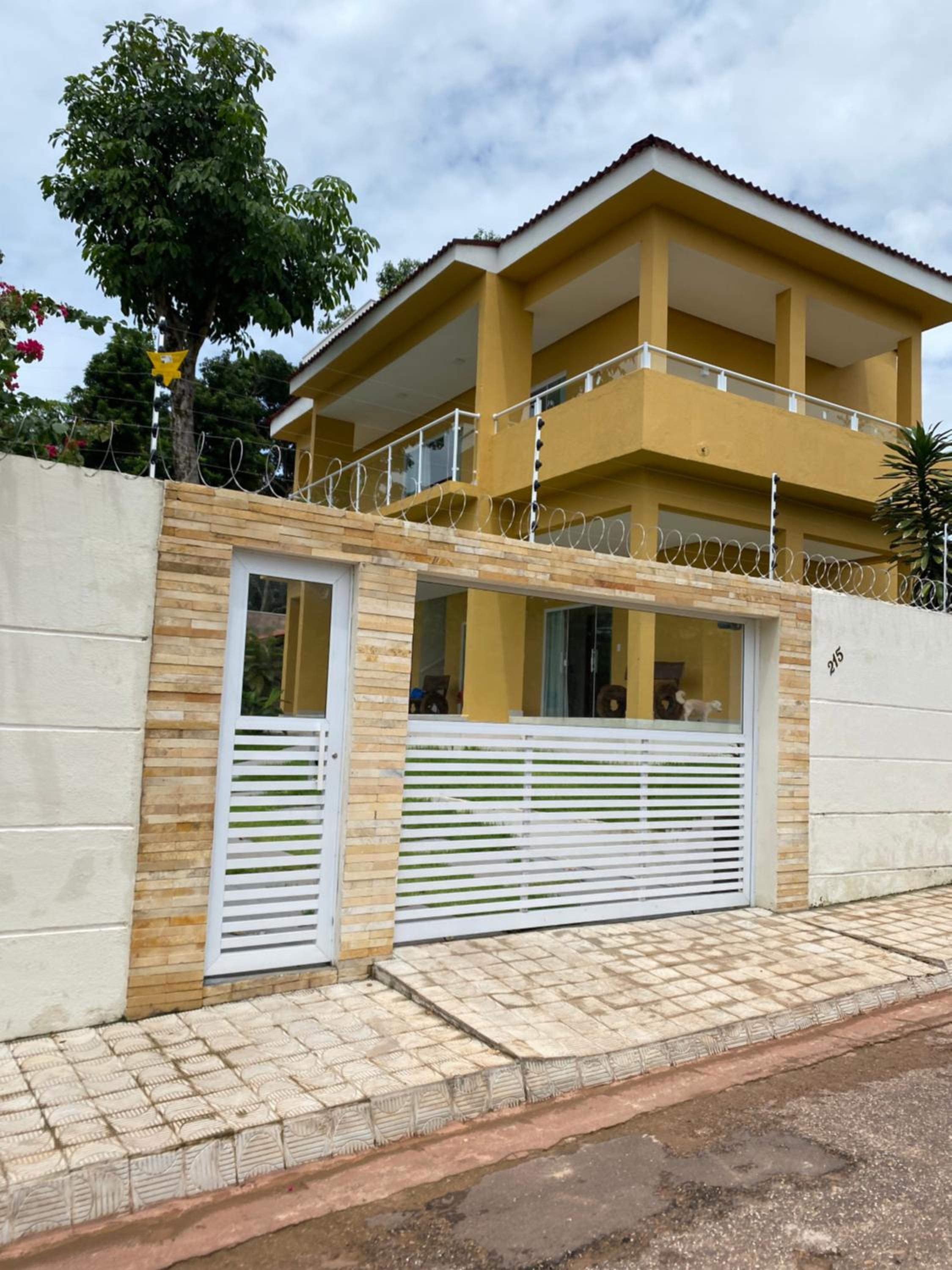 Casa Amarilla Alter