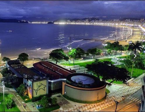 MELHOR LOCALIZAÇÃO DE SANTOS, LOFT, 200 MTS da PRAIA, WI-FI, AR CONDICIONADO