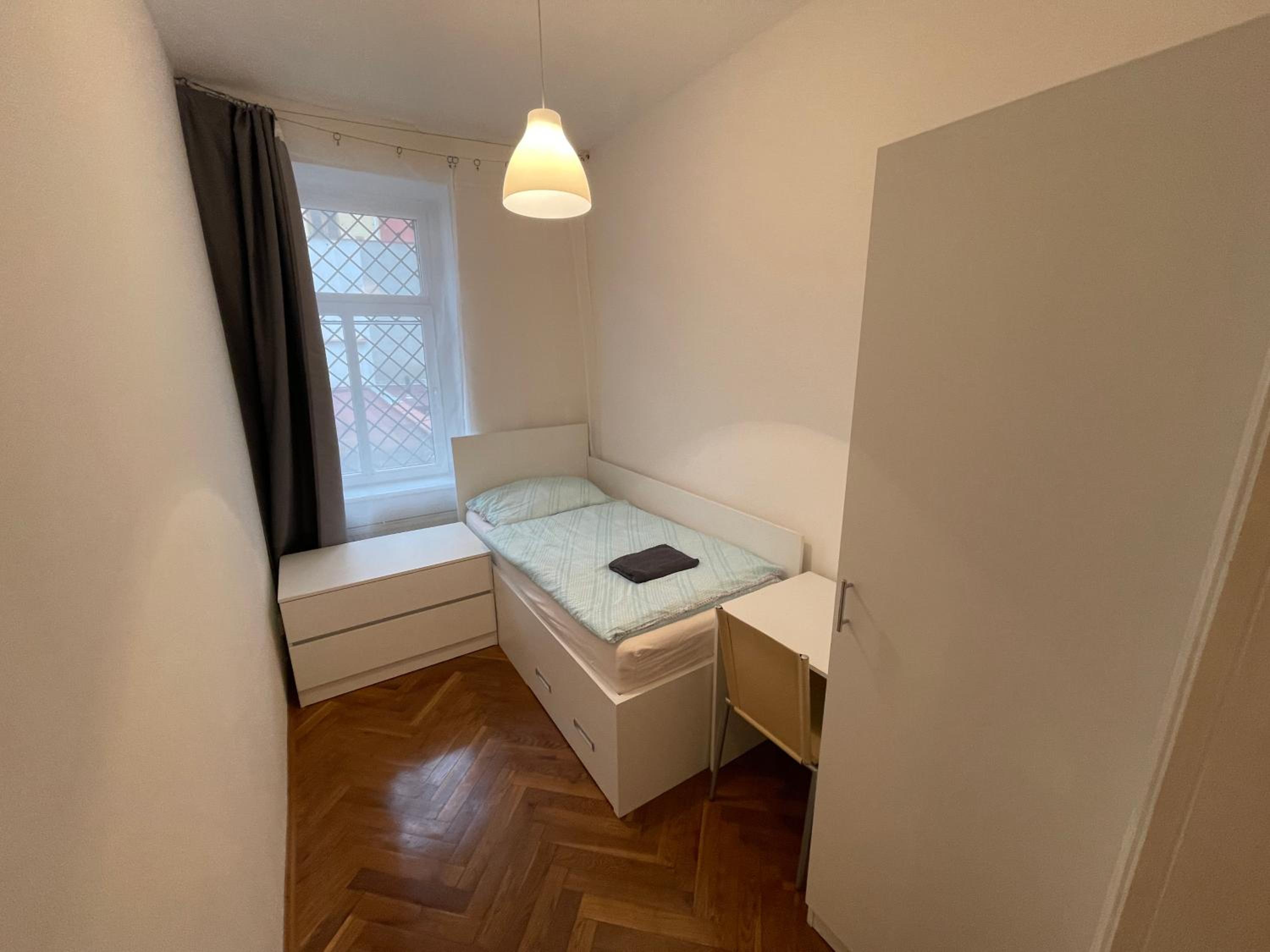 1 Bob's Apartment - 2 bedrooms and living room