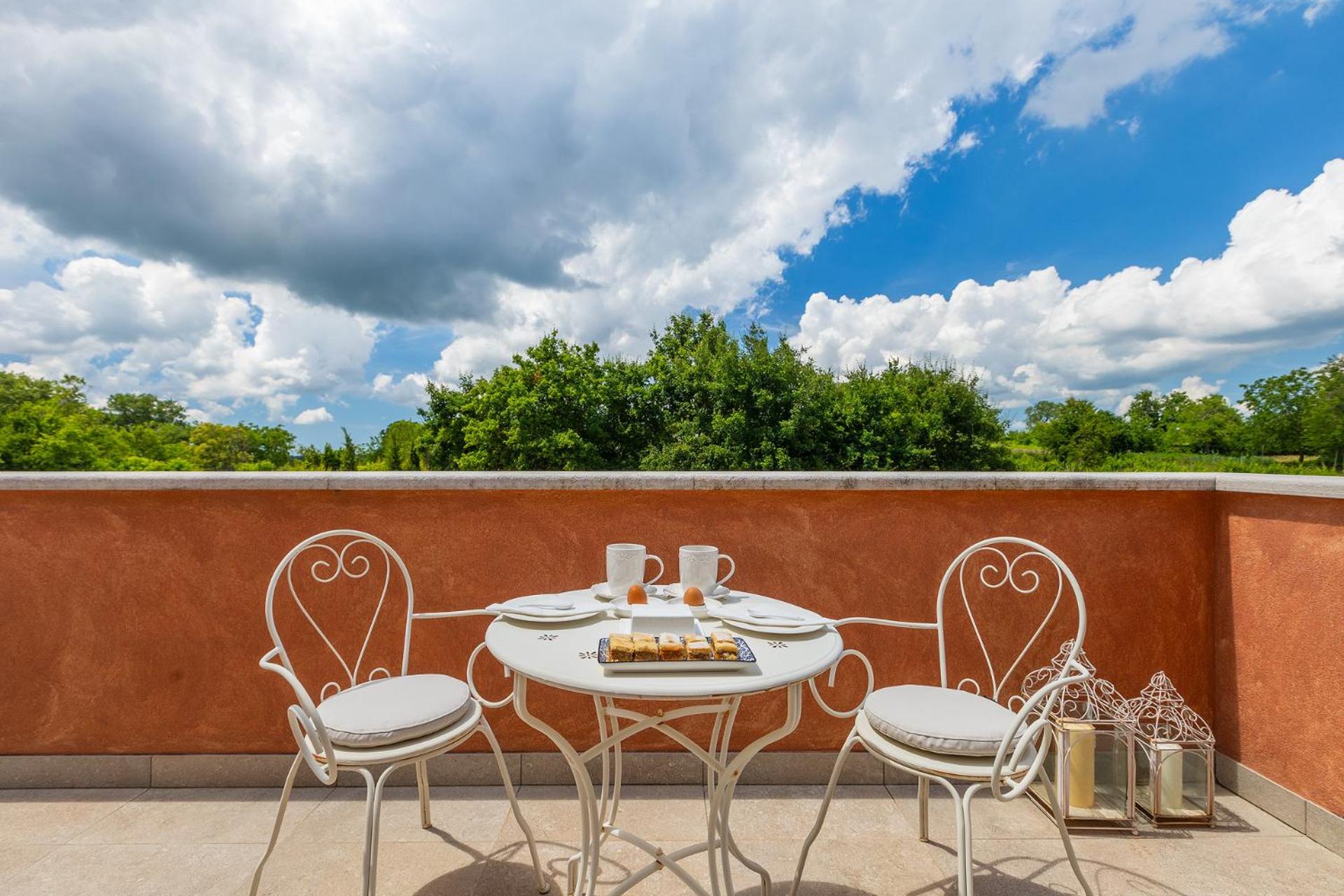 Beautiful Villa Village with tennis court in Tinj view 4