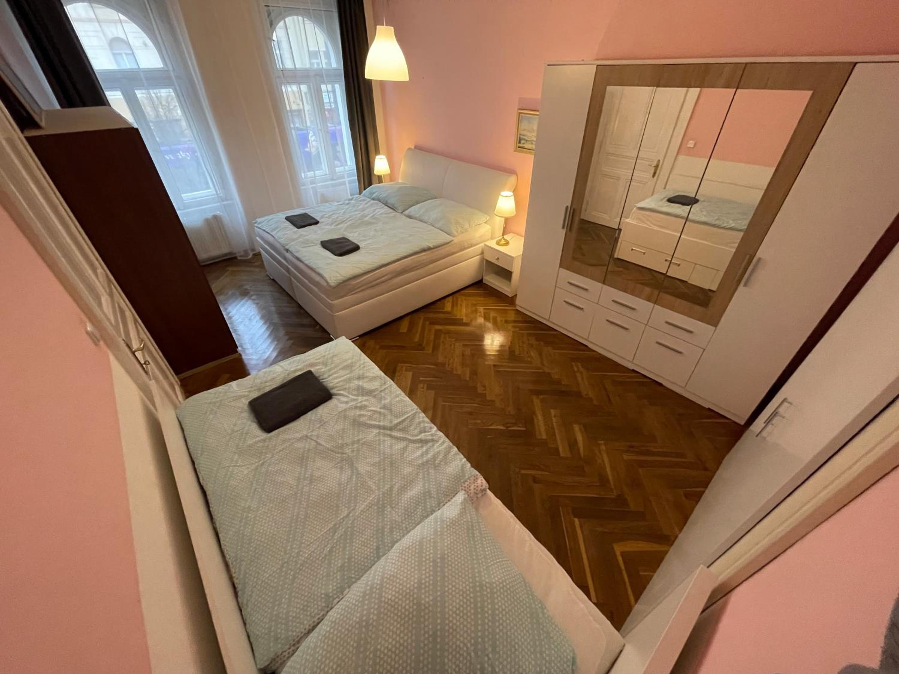 1 Bob's Apartment - 2 bedrooms and living room