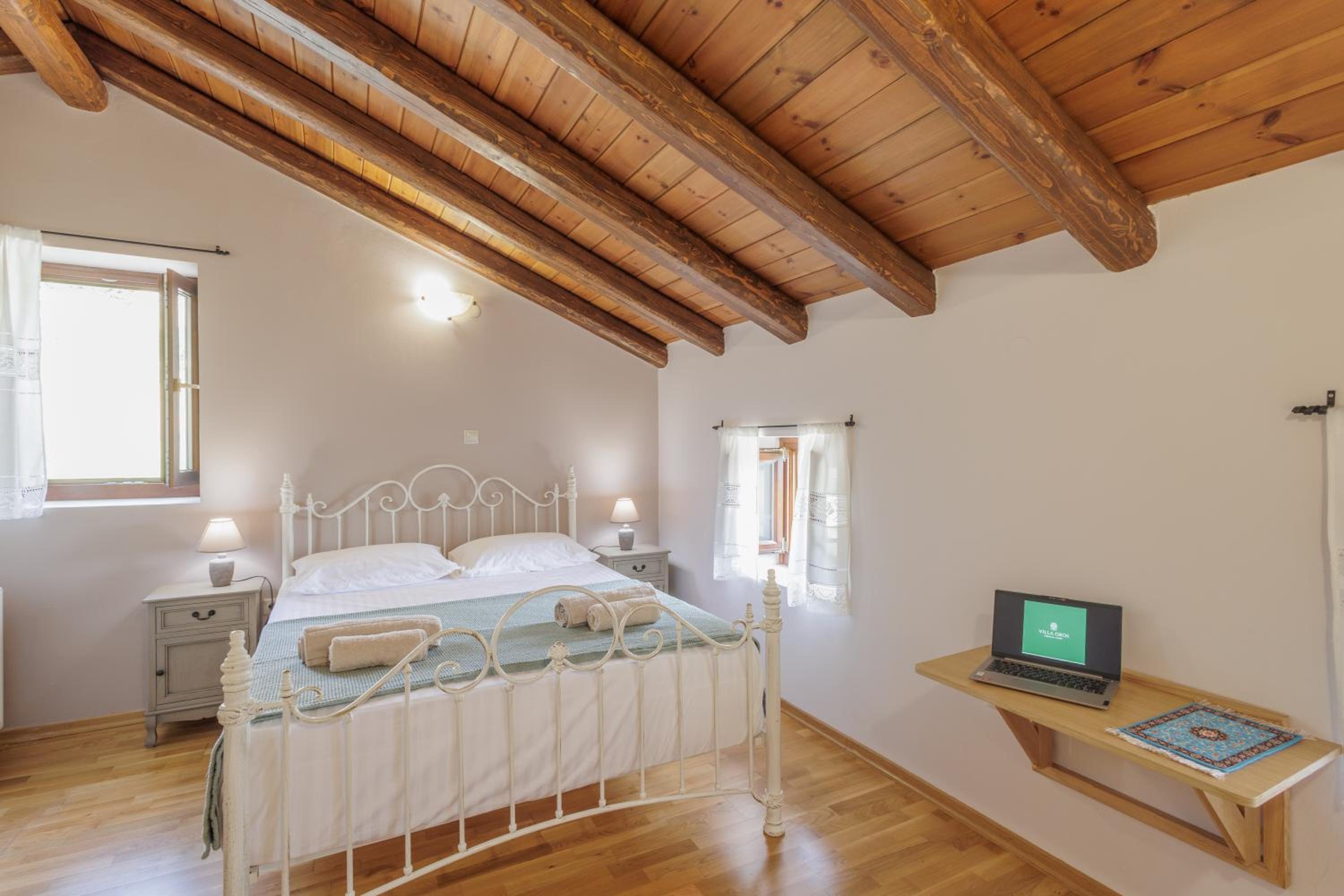Villa Oros