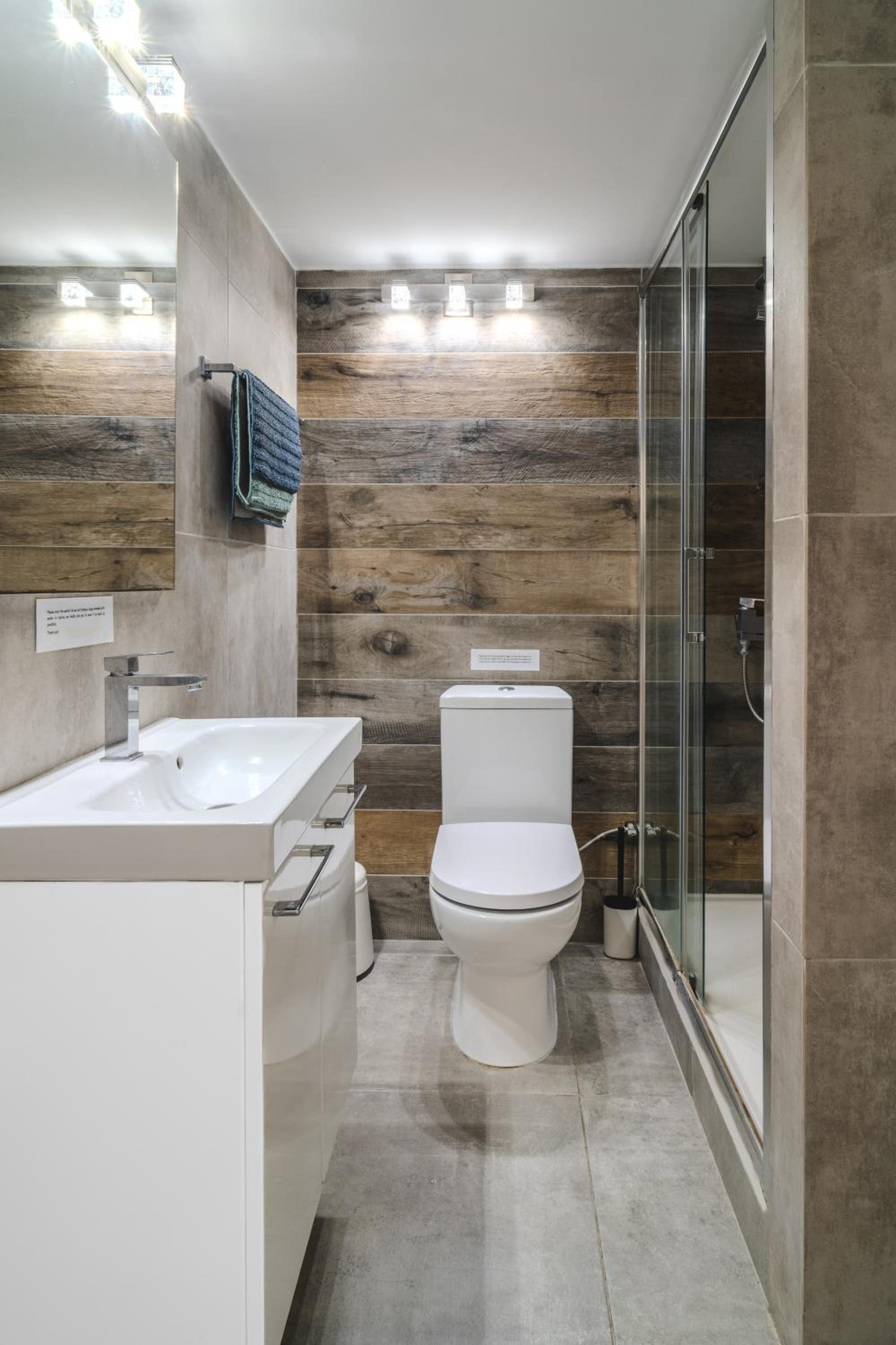 City 1 BDR, 3 min walk from Finikoudes beach view 2