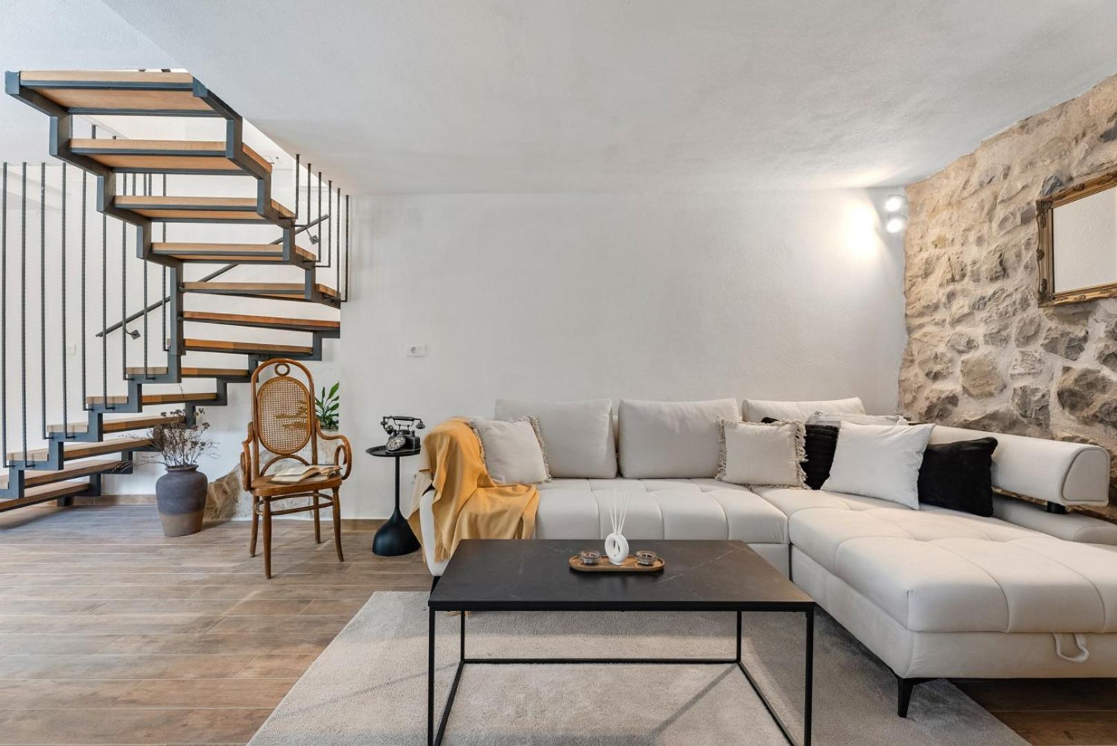 NEW Villa Ama Rosa with heated pool, trampoline view 5