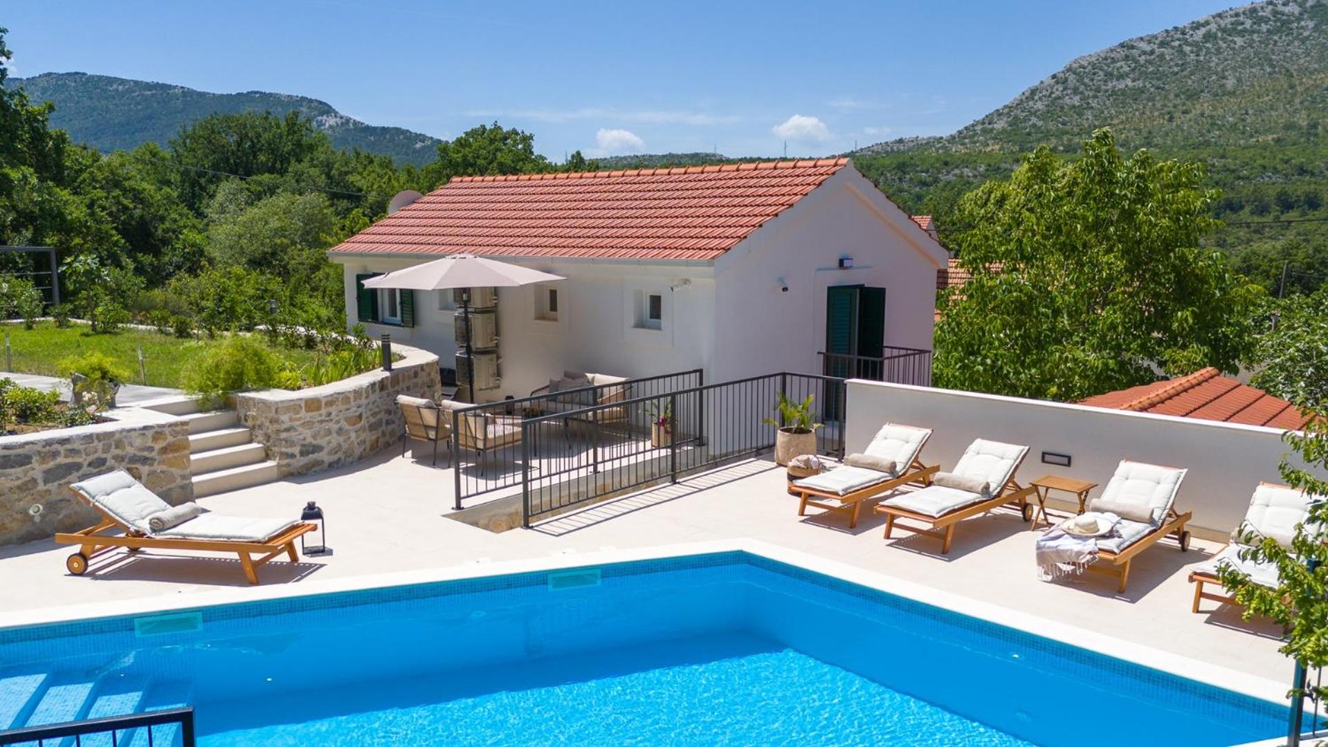 NEW Villa Ama Rosa with heated pool, trampoline view 3
