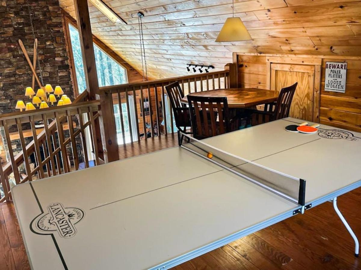 Spacious Log Cabin With Creek 2 Min From Ski Resort view 3