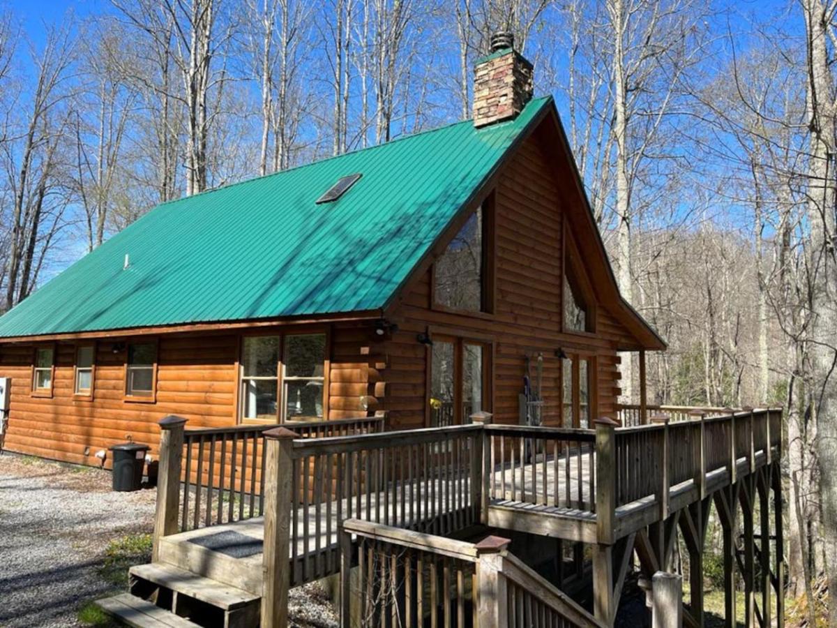 Spacious Log Cabin With Creek 2 Min From Ski Resort view 5