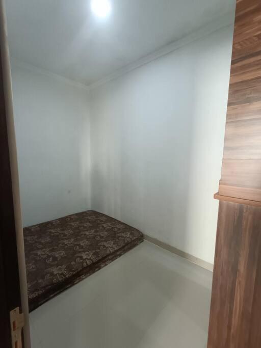 Rumah Besar dg Kolam Ikan diKota