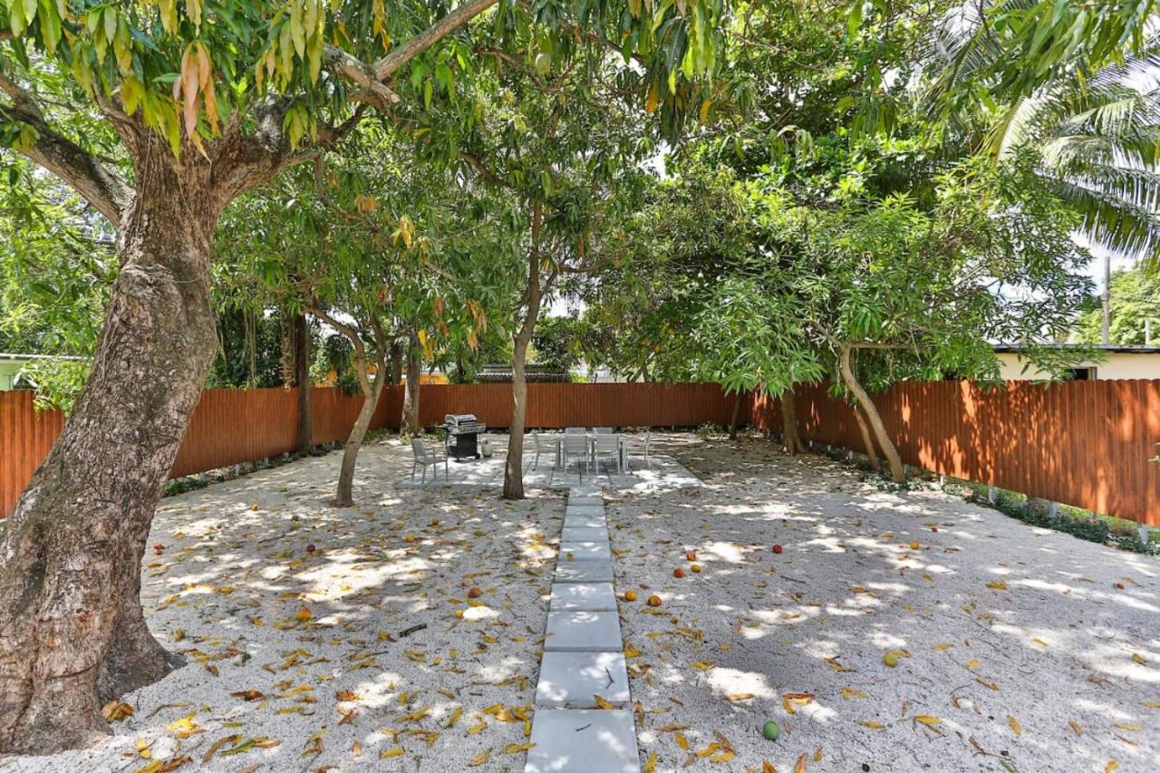 Modern Rock Themed House W Hot Tub Huge Yard