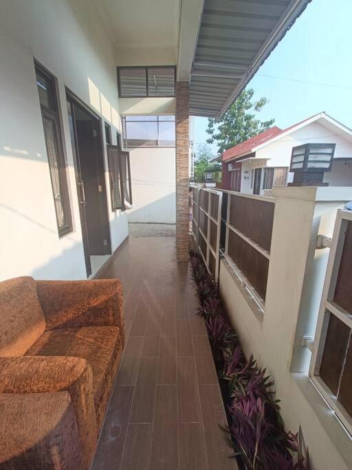 Rumah Besar dg Kolam Ikan diKota