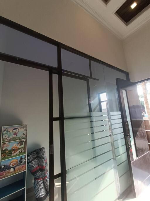 Rumah Besar dg Kolam Ikan diKota