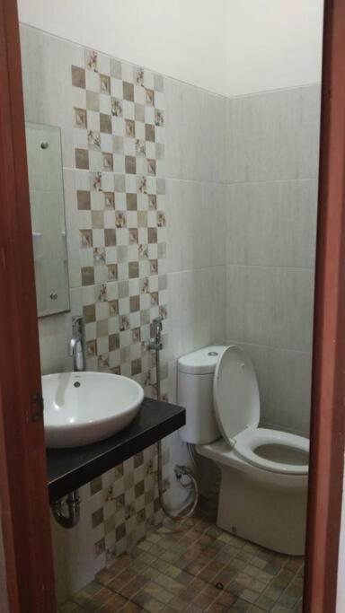 Rumah Besar dg Kolam Ikan diKota