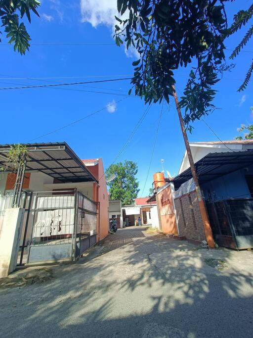 Rumah Besar dg Kolam Ikan diKota