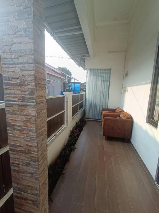 Rumah Besar dg Kolam Ikan diKota