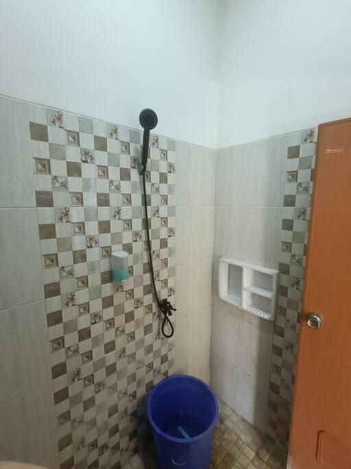 Rumah Besar dg Kolam Ikan diKota