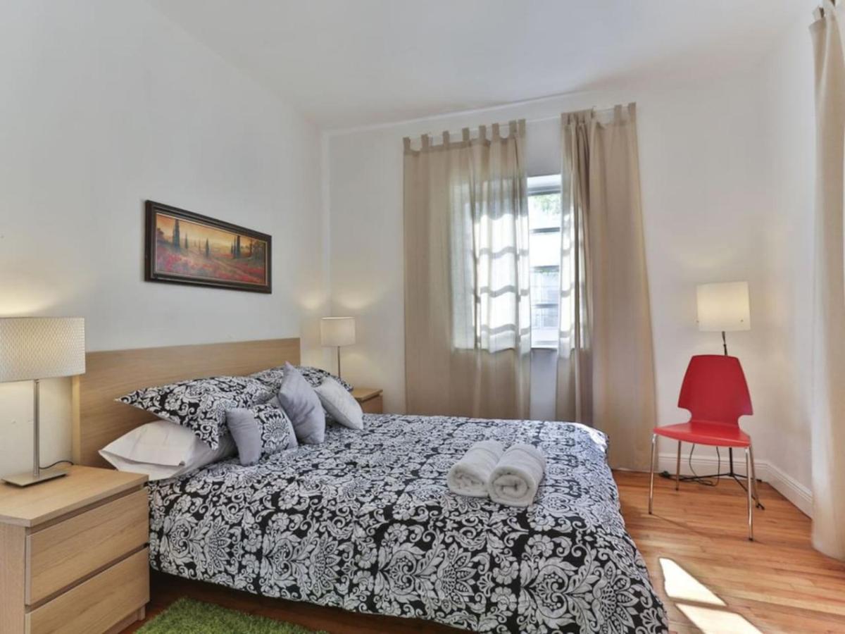 Centrally Located Impeccable Apartment Unit wtih BBQ