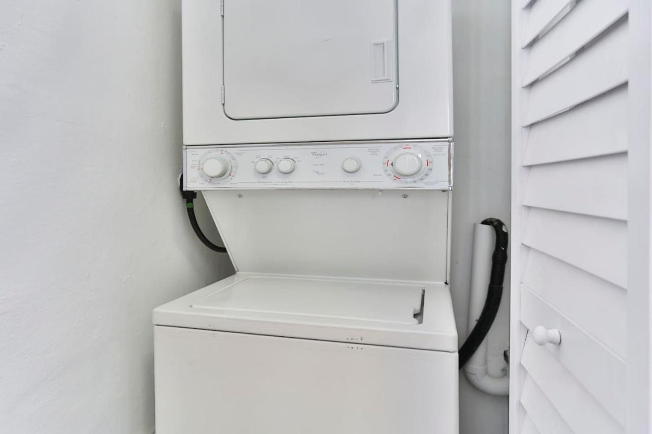 Centrally Located Impeccable Apartment Unit wtih BBQ