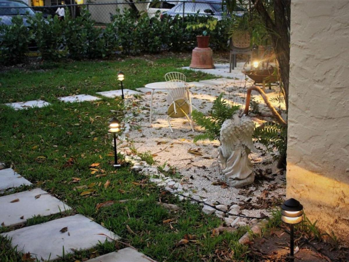 Coral Gables Picasso Apt in Art Building with Patio