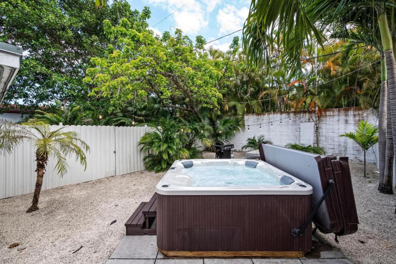 Classic West Brickell Mansion, Sleeps 15