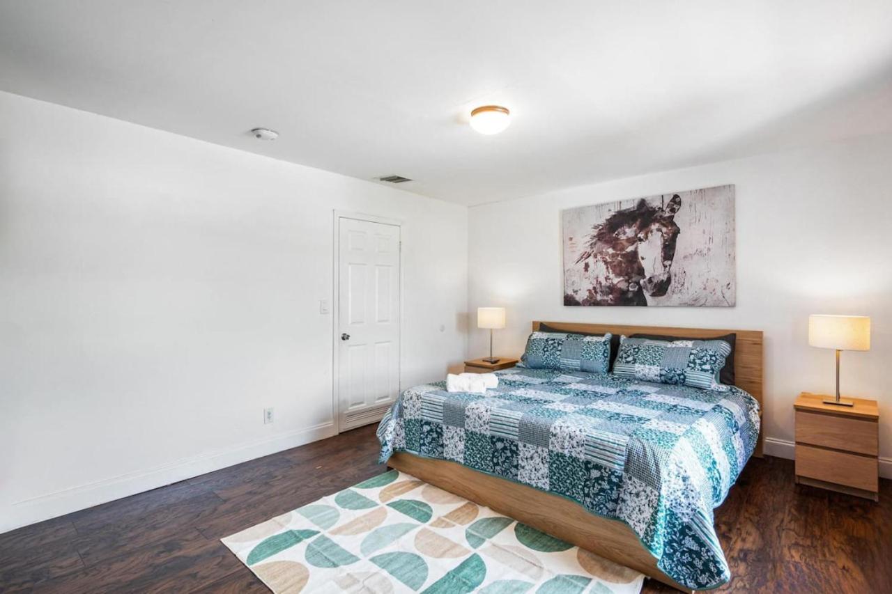 Classic West Brickell Mansion, Sleeps 15