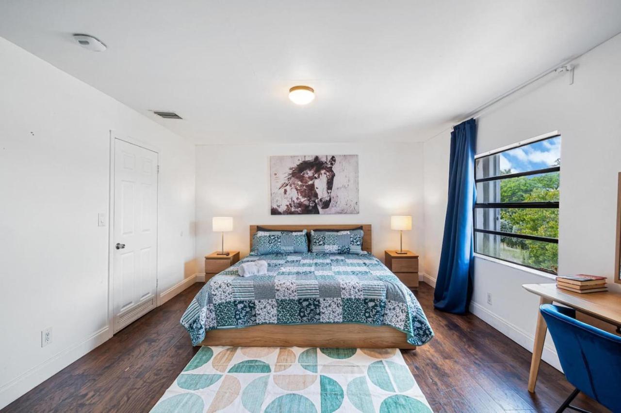 Classic West Brickell Mansion, Sleeps 15