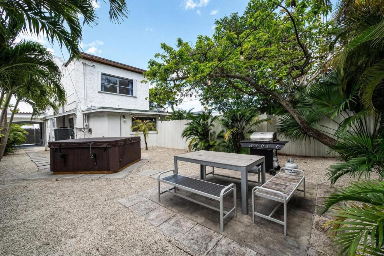 Classic West Brickell Mansion, Sleeps 15