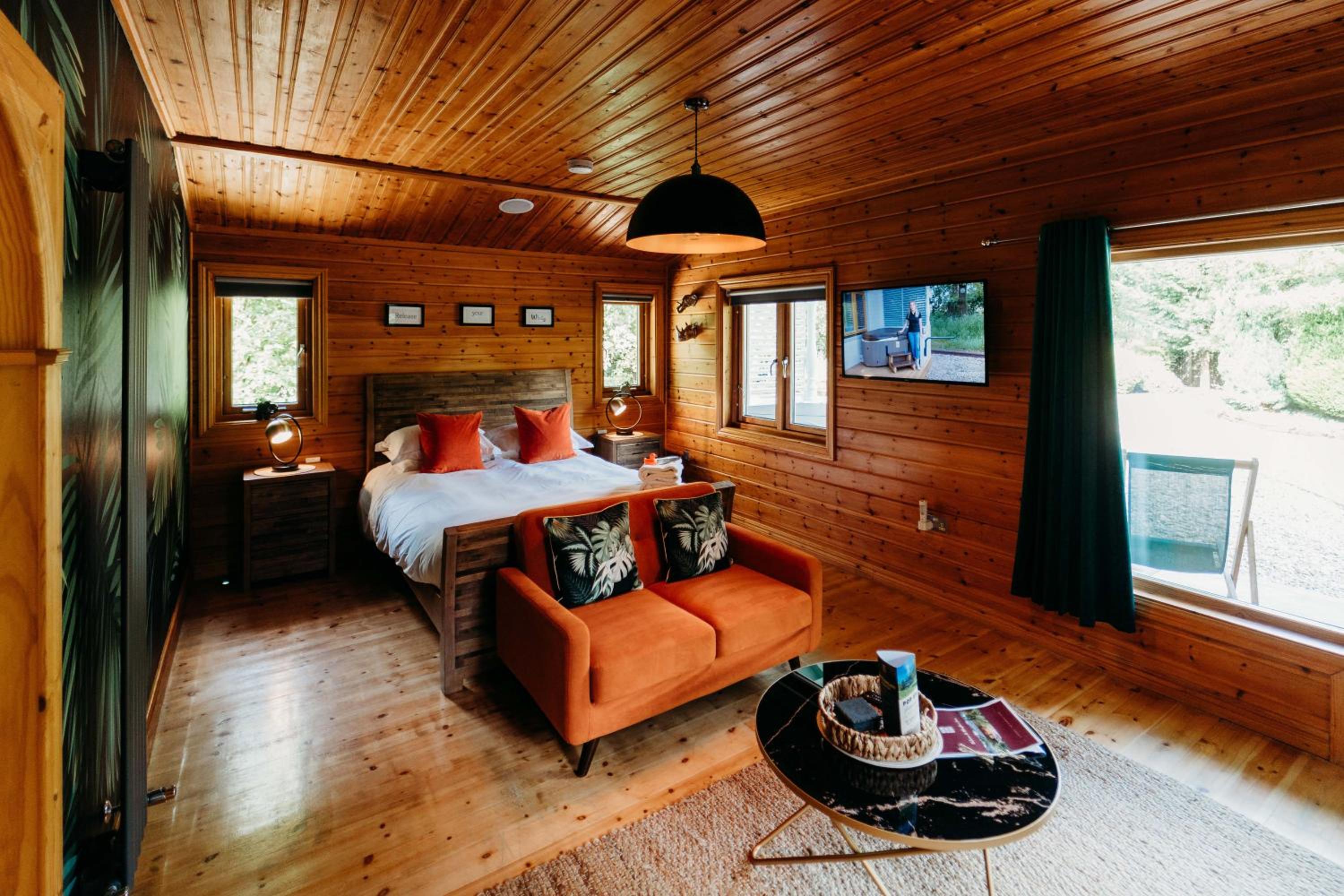Bazare Log Cabin, Whinstone View