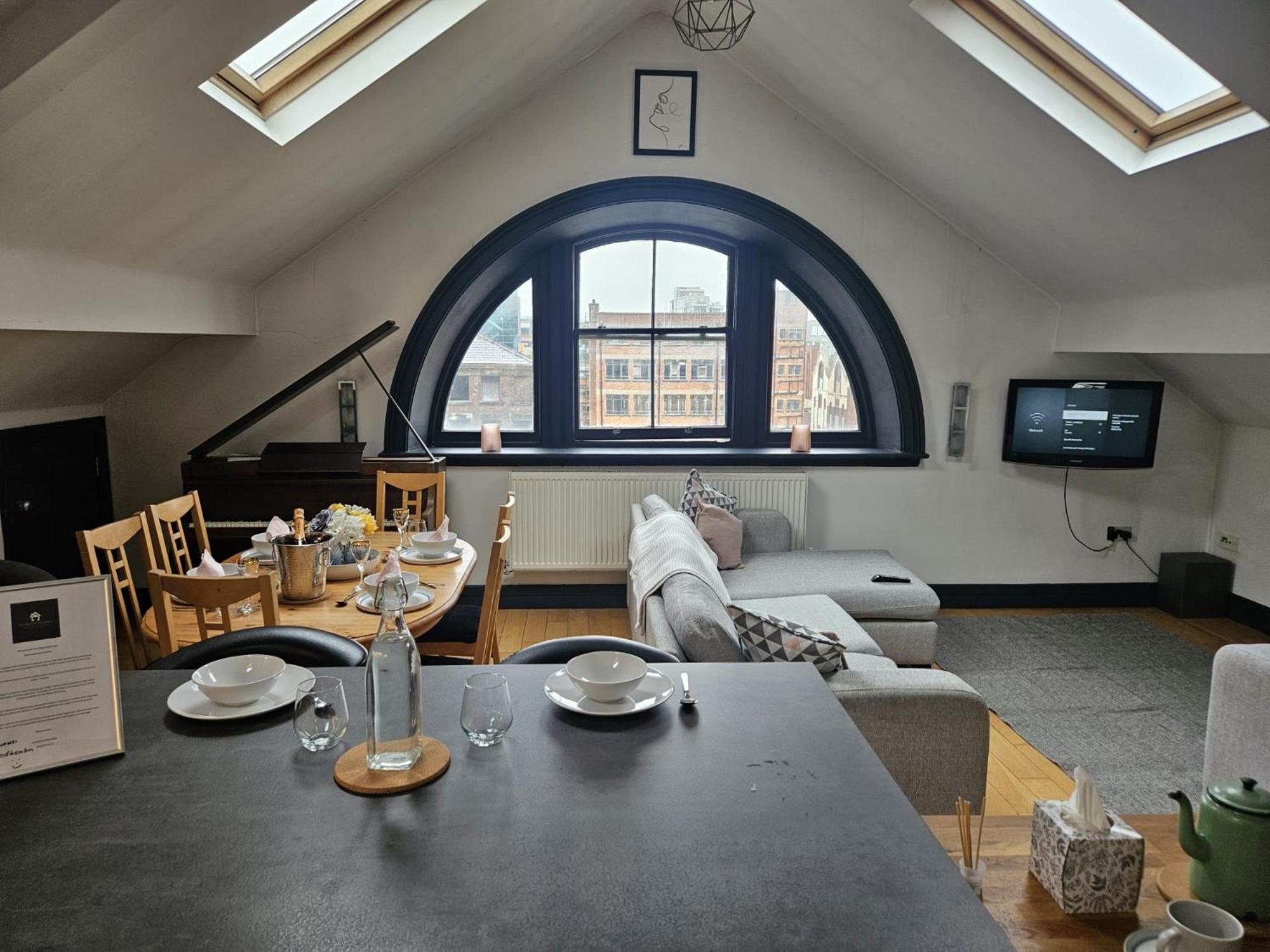 2 Bedroom City Centre Penthouse Loft Apartment view 5