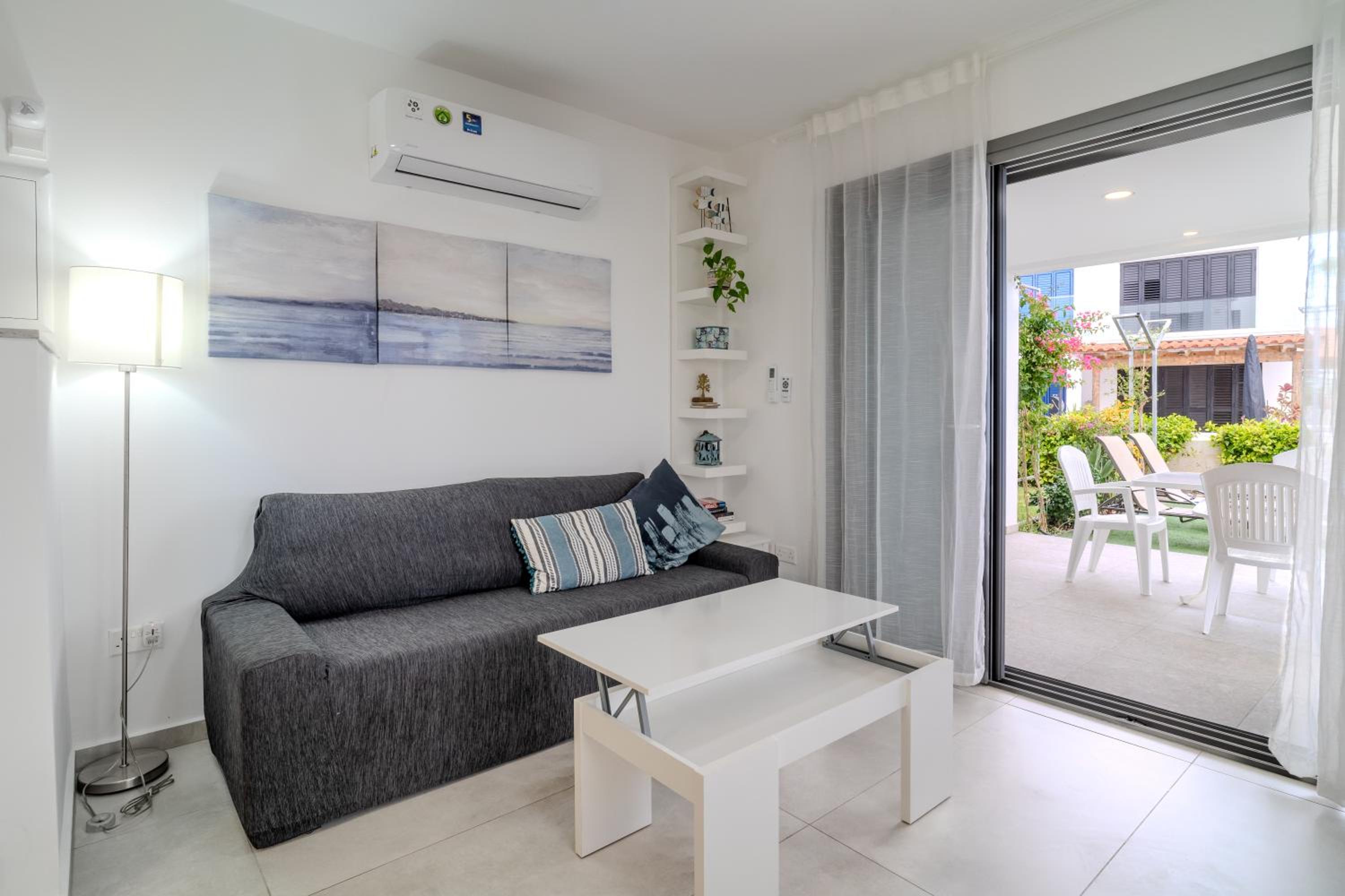 Meneou Blu Beach House*