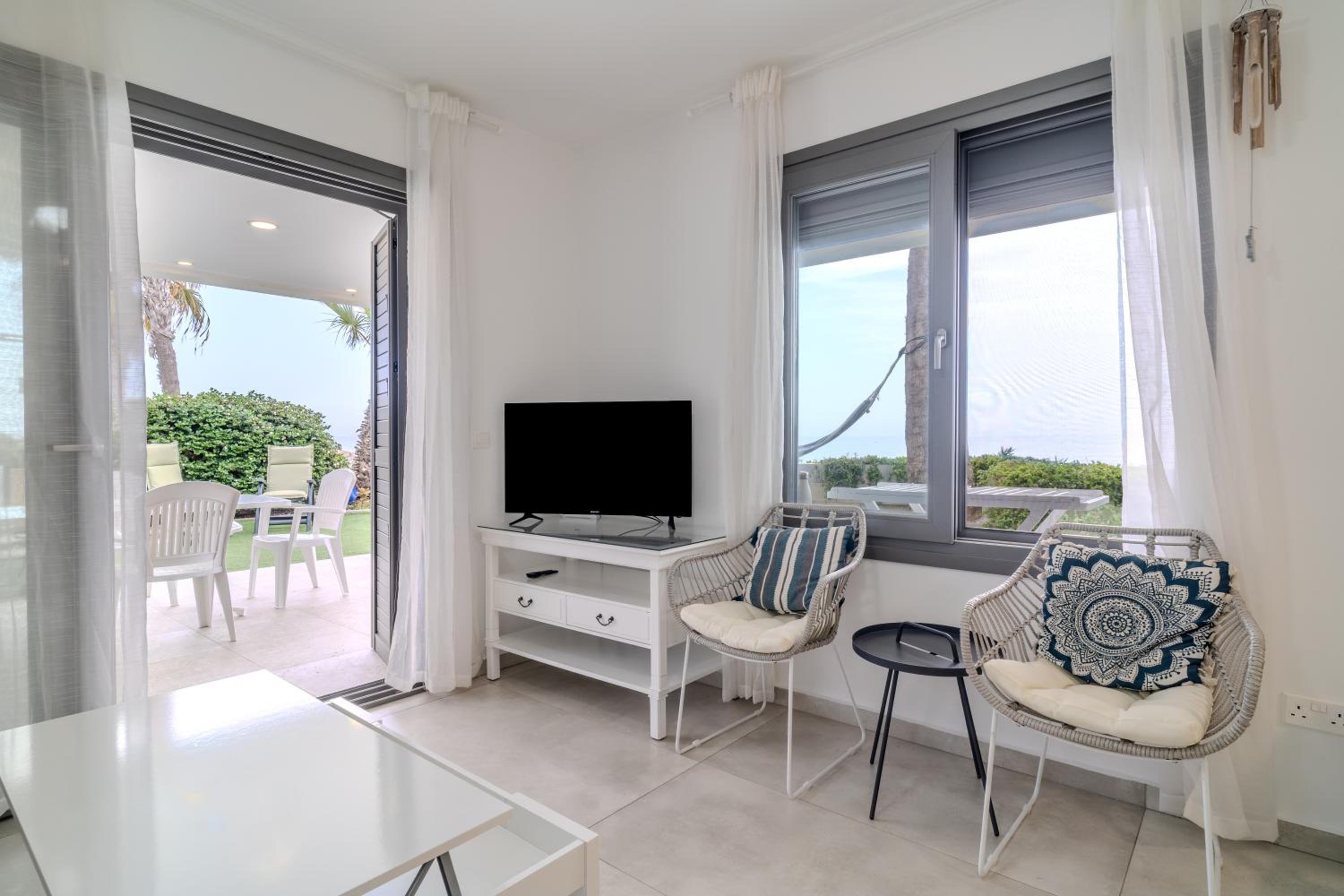 Meneou Blu Beach House*