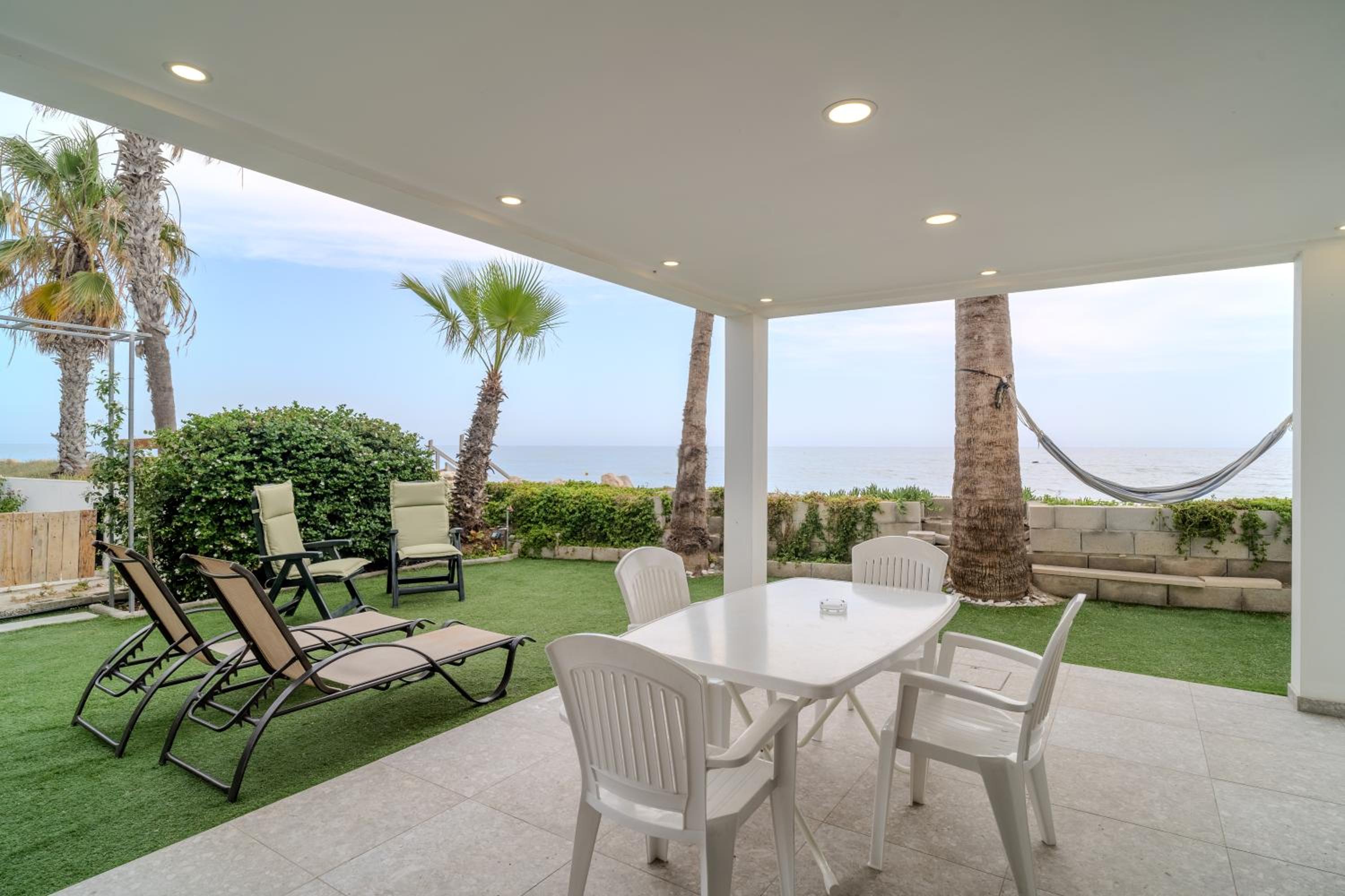 Meneou Blu Beach House*