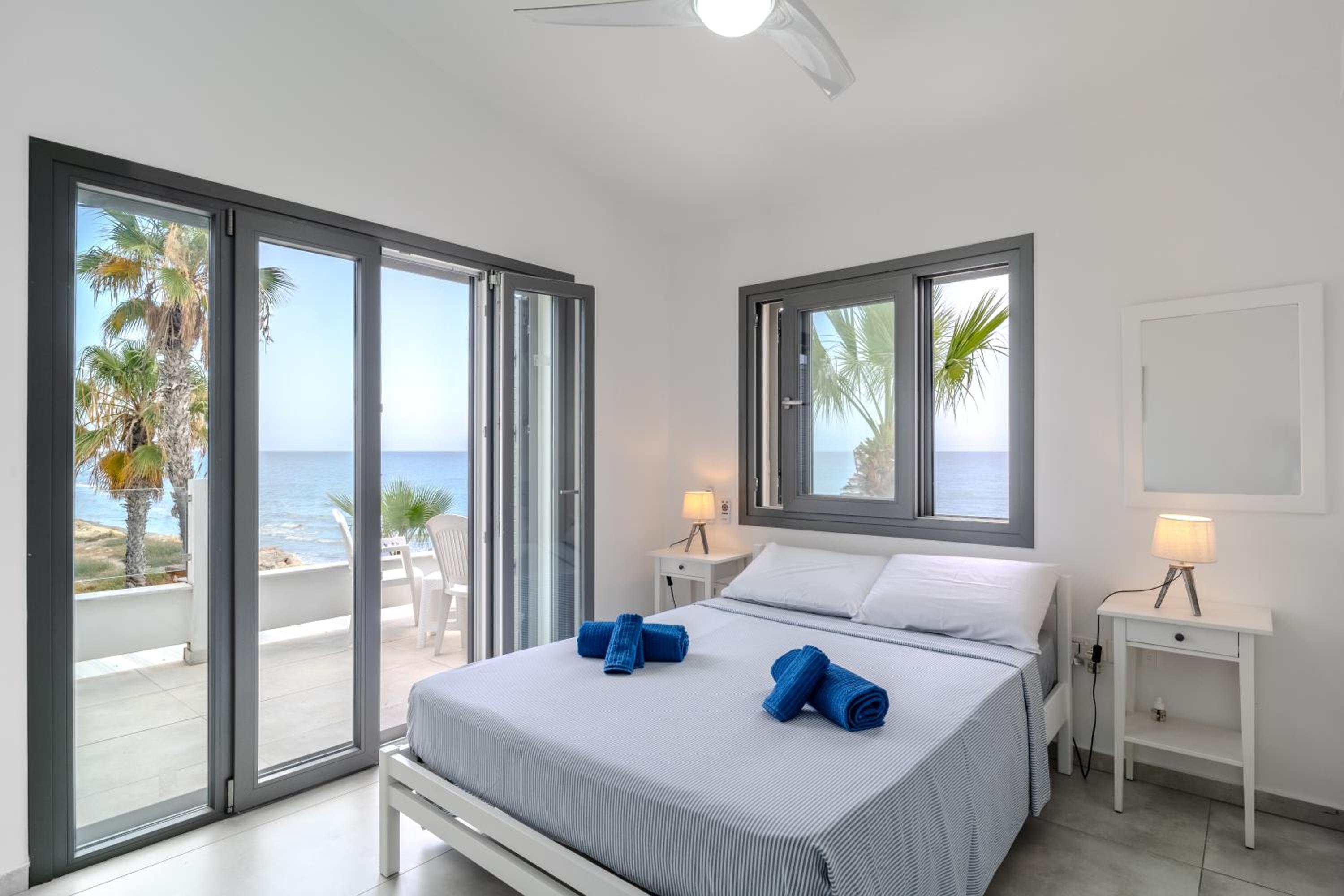 Meneou Blu Beach House*