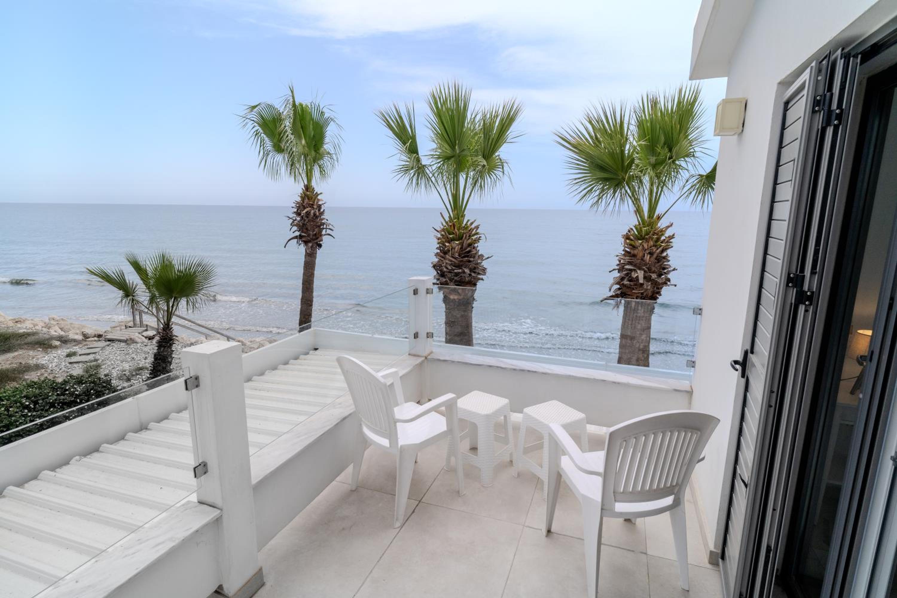 Meneou Blu Beach House*