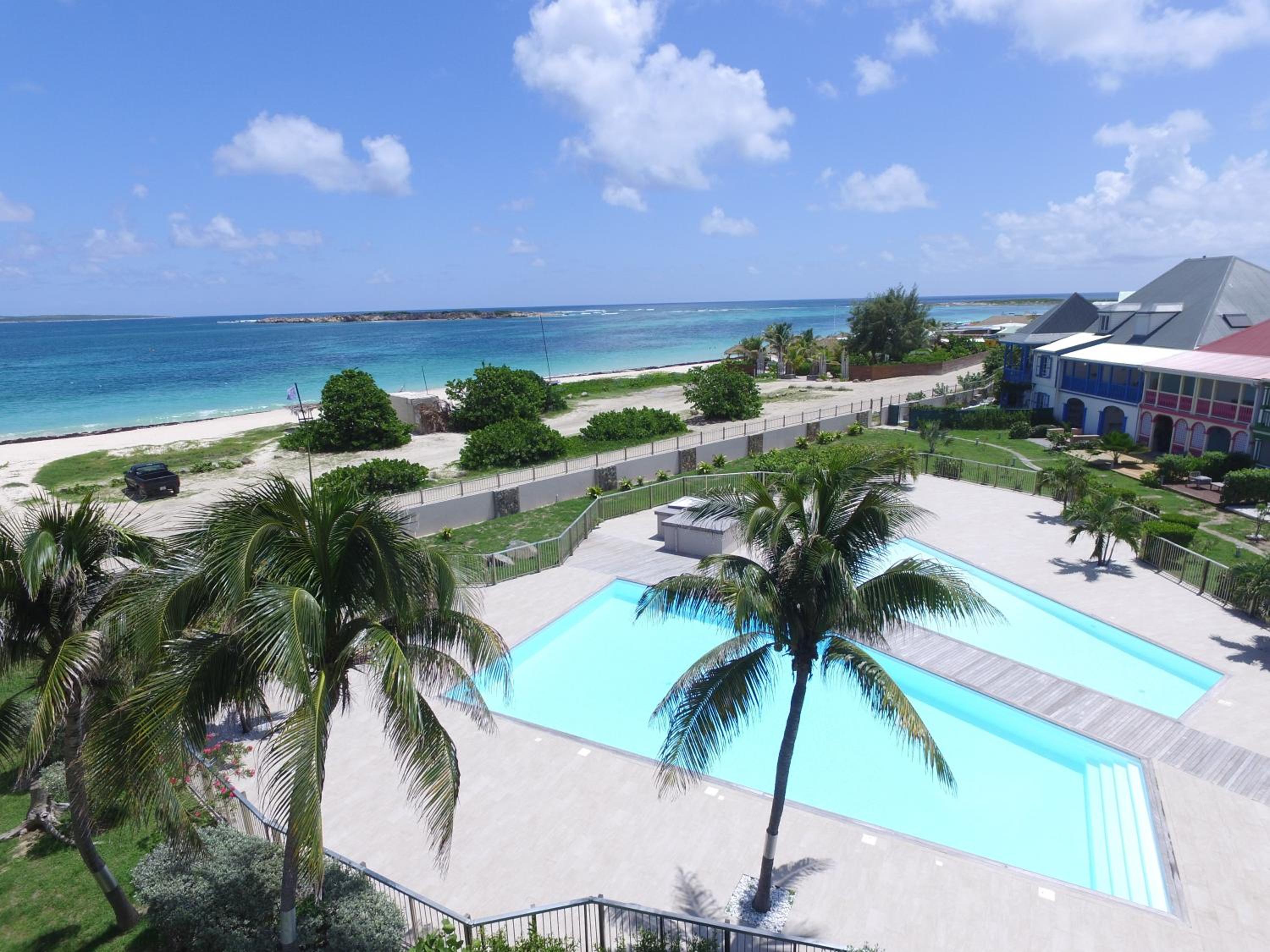 On the famous Orient Bay Beach - garden level 4p view 2